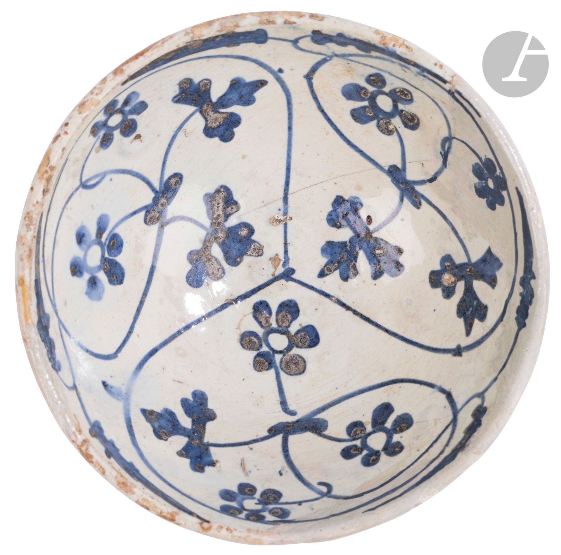 Petite coupelle au décor à la bryone, Andalousie, Manises, XVe siècle
Faïence à décor dit à la bryone de tiges enroulées en volutes agrémentées de feuillettes et fleurettes.
Diamètre : 9,8 cm ; hauteur : 4 cm
Fêle, éclats, restaurations.

Provenance : 
Ancienne collection Francis Barillet (avec sa planche peinte à la gouache et sa description).

A Tiny Bowl with Bryony Leaves, Andalusia, Manises, 15th Century