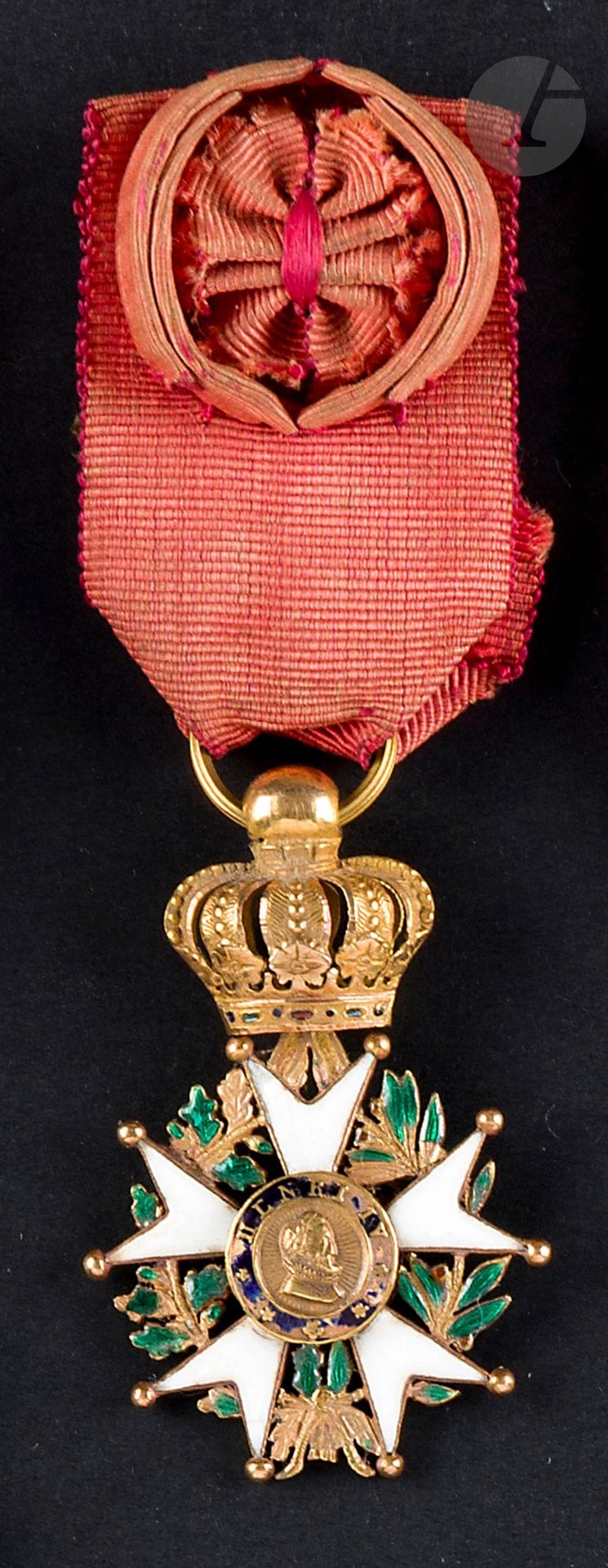 FRANCE
ORDRE DE LA LÉGION D’HONNEUR.
Étoile d’officier Monarchie de Juillet, en réduction.
Or, émail. Ruban à rosette. Écrin.
Hauteur: 44 mm - Poids brut: 9,9 g.
T.B.