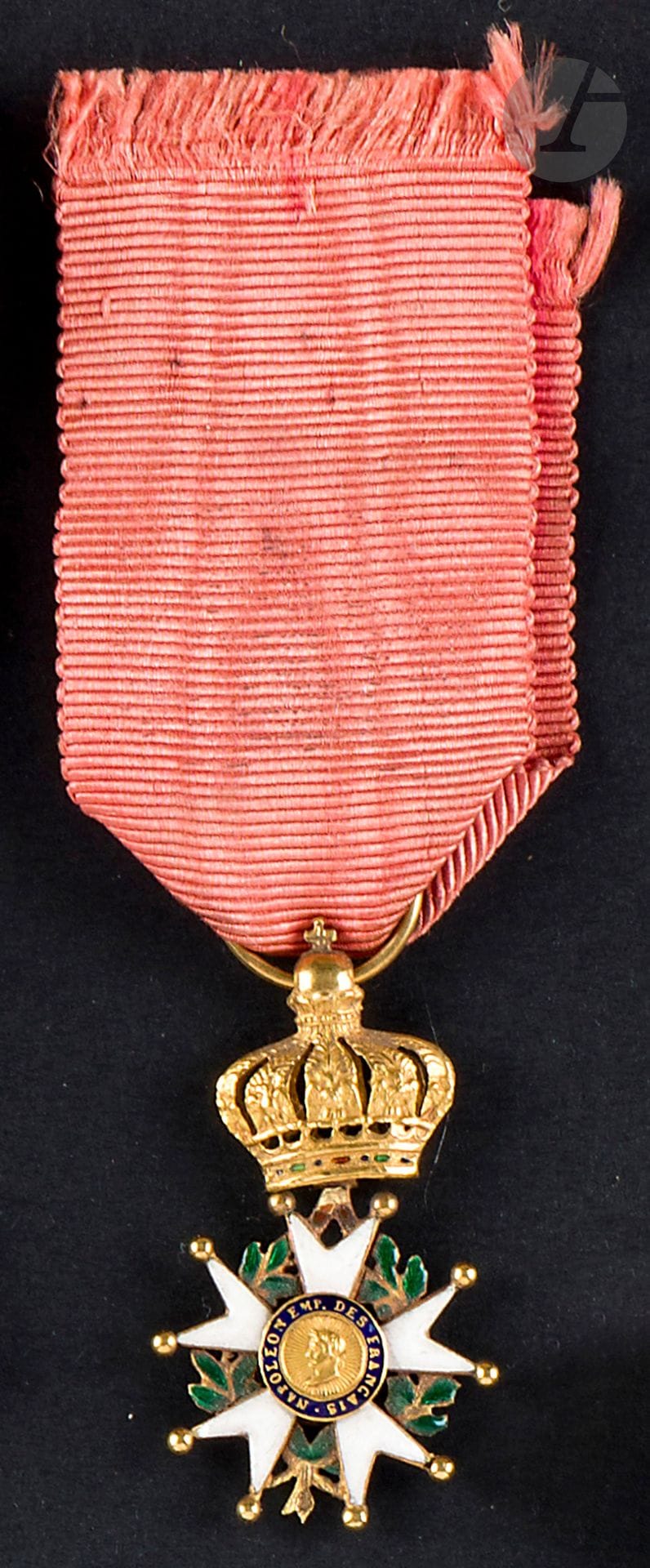 FRANCE
ORDRE DE LA LÉGION D’HONNEUR.
Etoile d’officier Second Empire. Miniature.
Or, émail. Ruban. Écrin.
Hauteur: 34 mm - Poids brut: 4 g.
B. (petits éclats à deux branches).