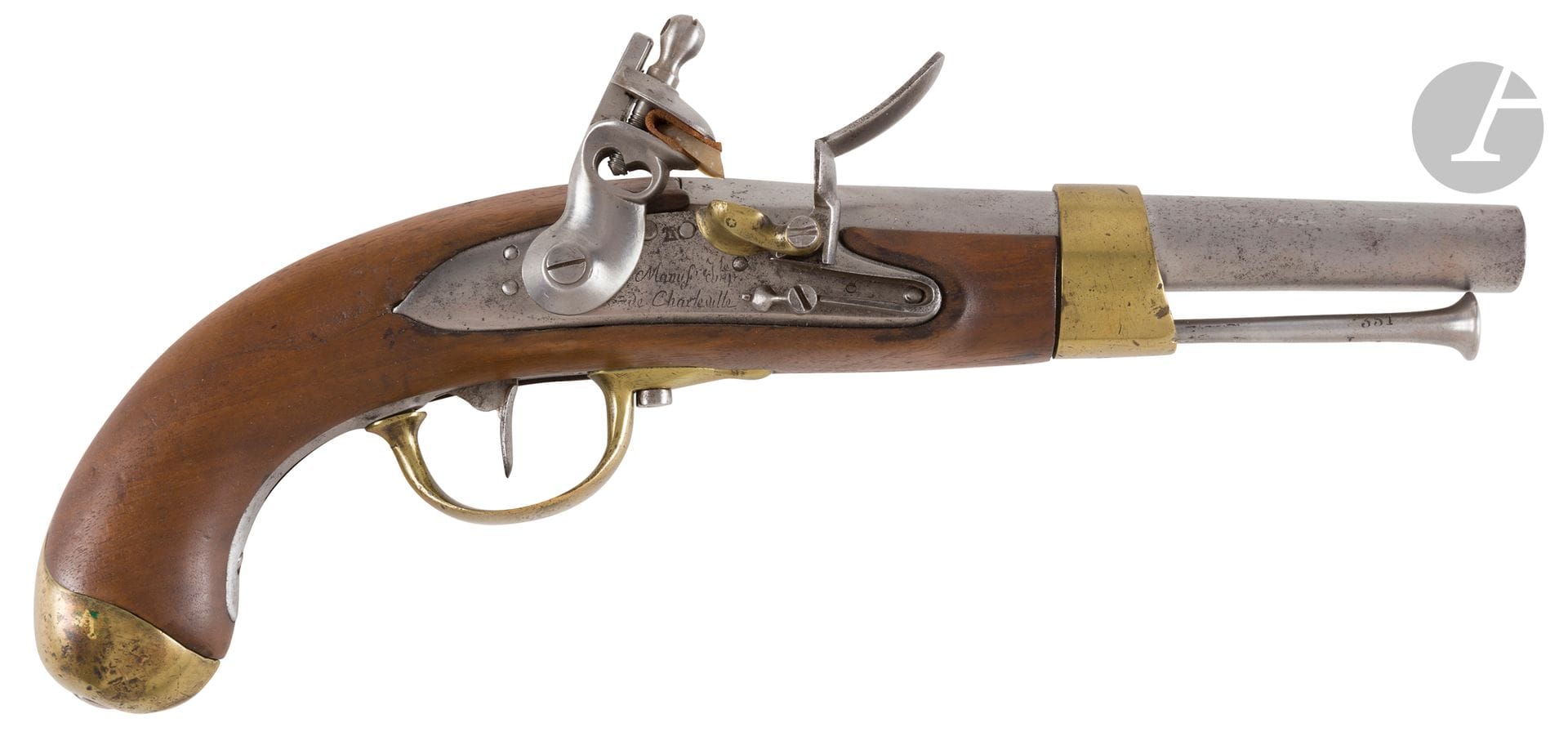An XIII model pommel pistol.
Round flattened barrel stamped and dated "1806". Breechblock marked "Mle an 9". Punch-marked lock, signed "Manufre Imple de Charleville". Brass fittings, hallmarked. Walnut stock with stamp.
Used A.B.E. (slight wood cracks).