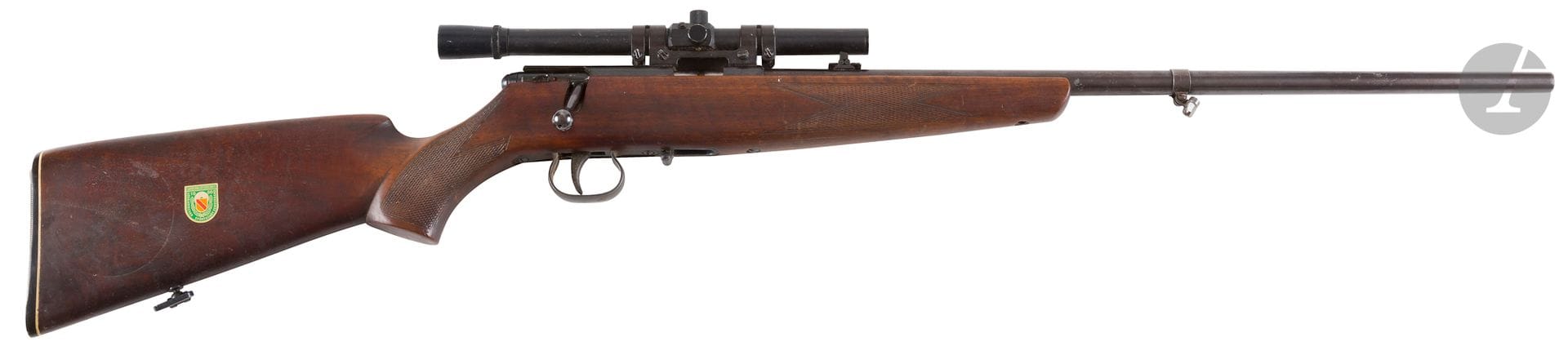 KRIEGESKORTE &amp; Co "Krico" bolt-action rifle, 22 LR caliber.
Round barrel with rear sight. Mounted with LISENFELD 4x15 scope.
36 cm pistol cheek stock. Magazine missing.
Barrel length: 56 cm - Overall length: 104 cm
Declarable category C, n° 73774.