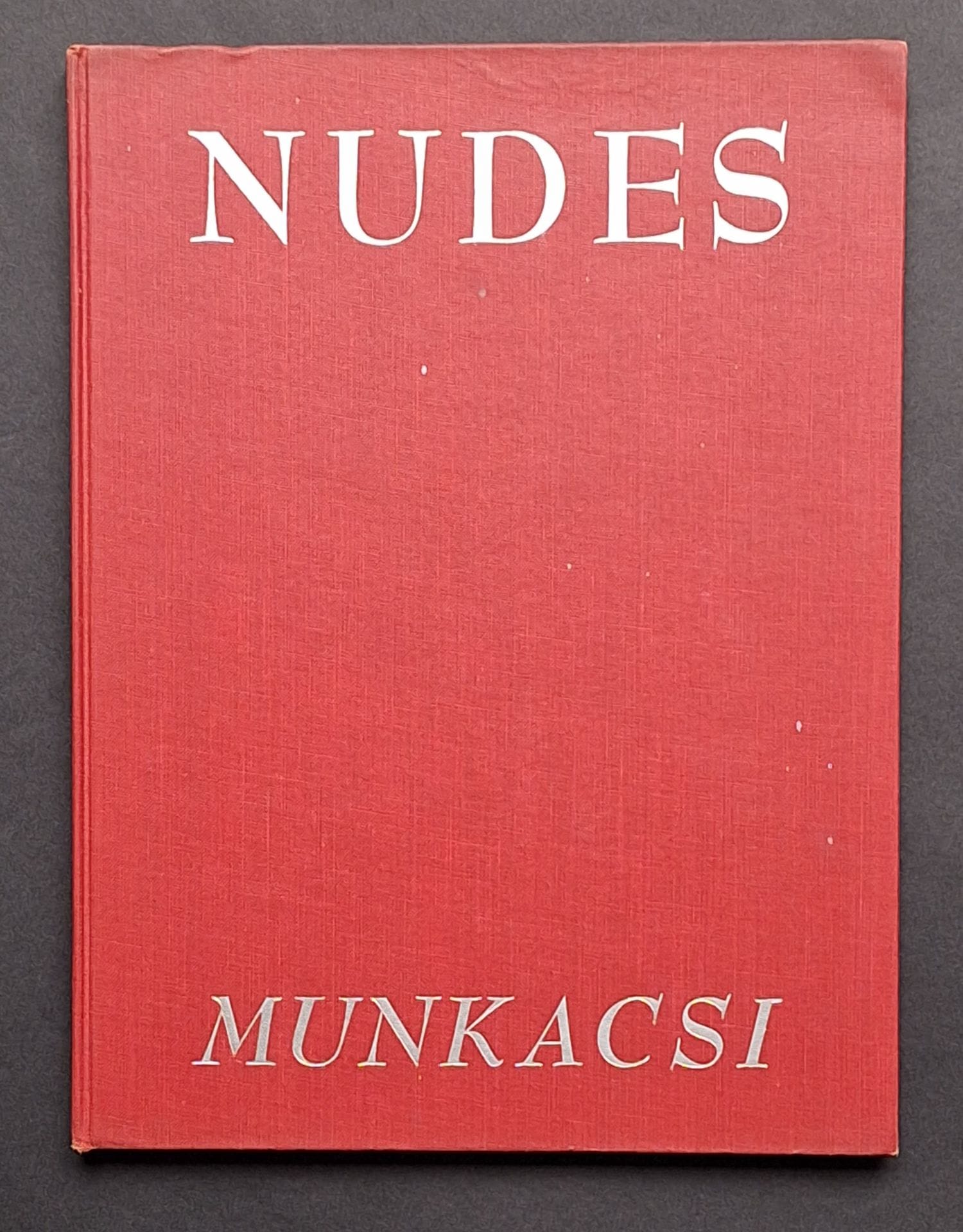 MUNKACSI, MARTIN (1896-1963)
Nudes. 
Greenburg, New York, 1951. 
In-4 (31 x 23.5 cm). First edition. 80 pp. 79 photographs reproduced in heliogravure. Publisher's boards without dust jacket, which is missing.
Ref. Bertolotti, pp. 142-143.