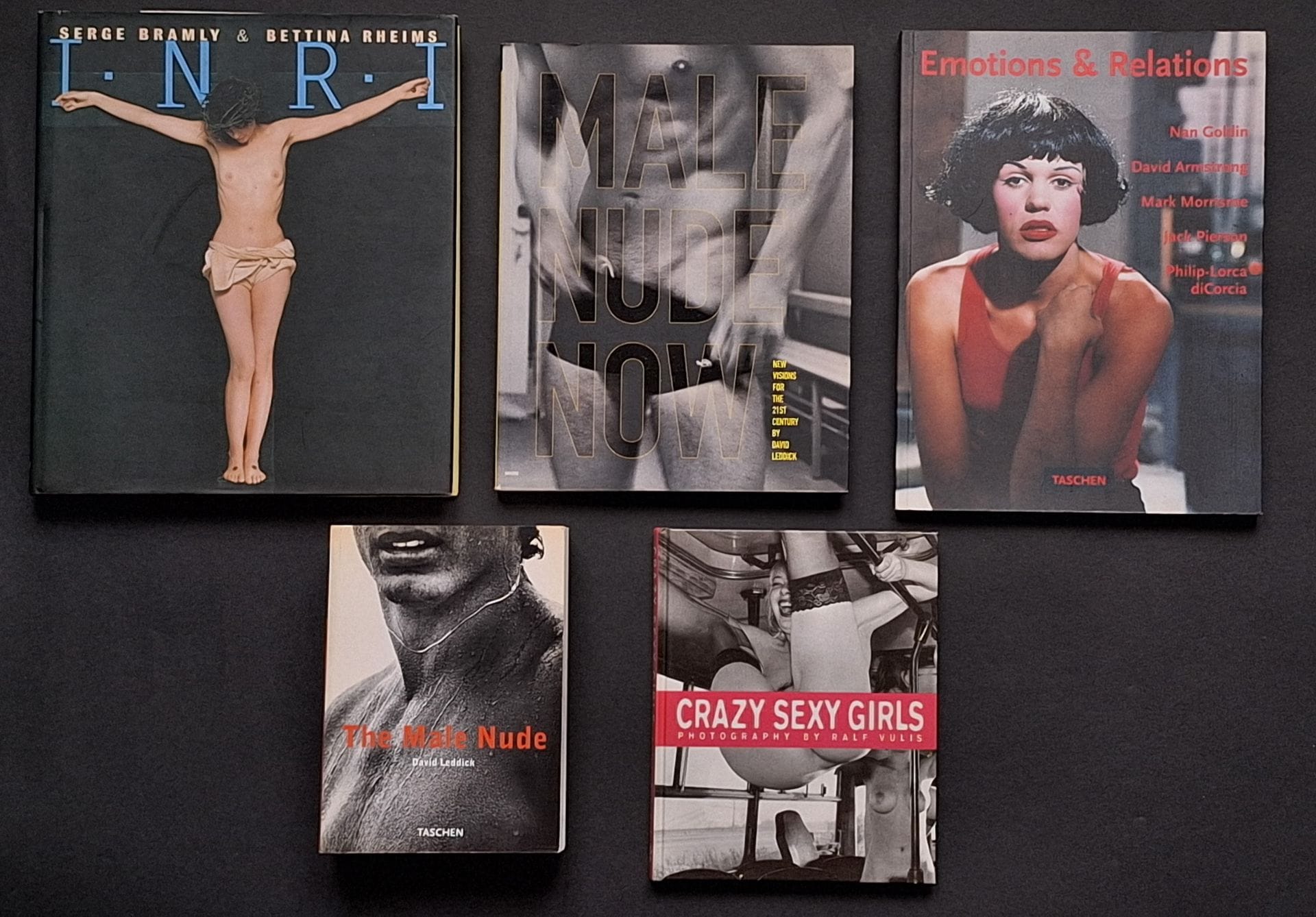 NUDE
5 ouvrages.
*The Male Nude.
Taschen 1998.
In-8 (19 x 14 cm). Édition originale, brochée. Texte de David Leddick. 768 pp. Couverture souple illustrée.
*Male Nude Now. New Visions for the 21st century
by David Leddick.
Universe, 2001.
In-4 (28 x 22 cm). Édition originale brochée. 224 pp. Couverture souple illustrée.
*Emotions & Relations.
Nan Goldin, David Armstrong, Mark Morrisroe, Jack Pierson, Philip-LOrca diCorcia.
Taschen, 1998.
In-4 (30 x 23 cm). Édition originale brochée. 200 pp. Couverture souple illustrée. 
*INRI.
Serge Bramly & Bettina Rheims.
Albin Michel, 1998.
In-4 (30 x 26 cm). Édition originale. 218 pp. Relié sous jaquette.
*Crazy Sexy Girls.
Photography by Ralf Vulis. 
Edition Reuss, s.d.
In-8 (22 x 17 cm). Édition originale. Cartonnage illustré.