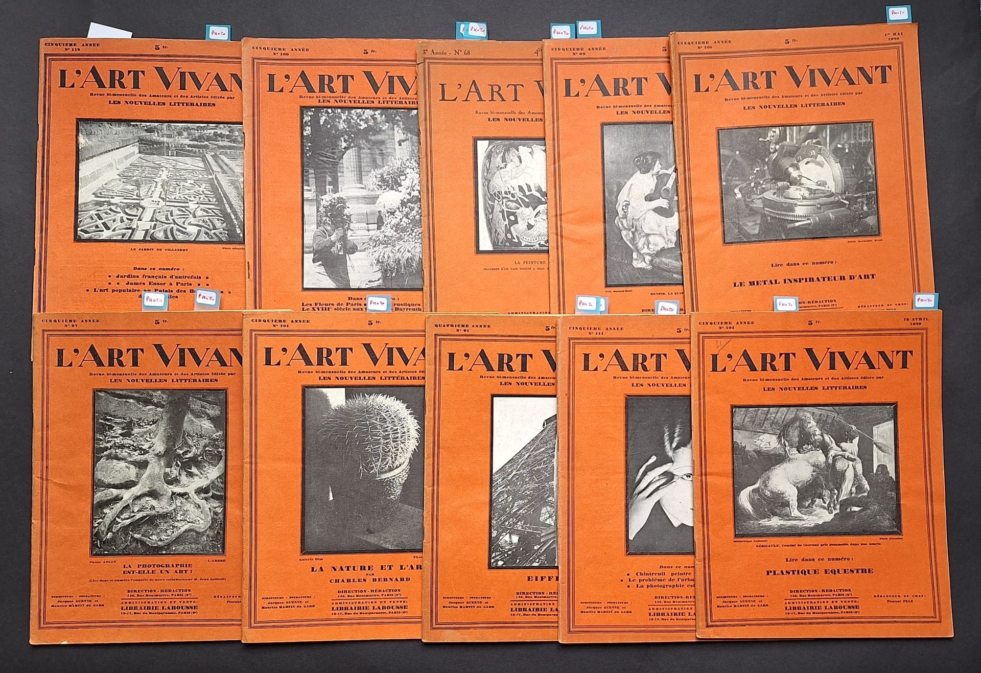 L'ART VIVANT
10 numéros.
Revue bi-mensuelle des Amateurs et des Artistes
éditée par Les Nouvelles Littéraires, 1927-1929.
In-8 (31,5 x 24,5 cm). Éditions originales brochée, avec reproduction photographique contrecollée en couverture. Rédacteur en Chef: Florent Fels. Nombreuses participation de photographes: Germaine Krull, Alban, Laure Albin-Guillot, Atget, Marc Real, Kertesz, Eli Lotar.