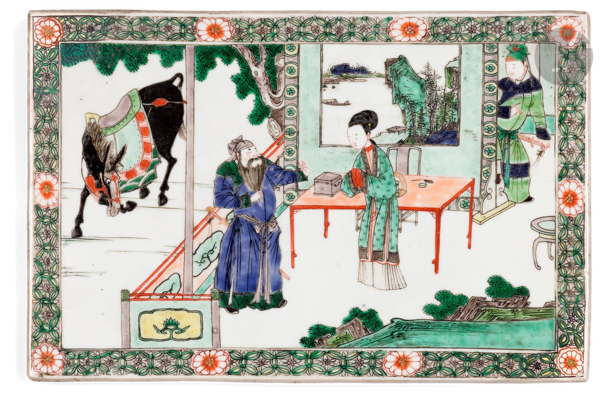 Plaque en porcelaine famille verte à décor d’une scène animée, Chine, époque Kangxi (1662-1722)
De forme rectangulaire en porcelaine blanche décorée en émaux de la famille verte, d’une scène montrant un personnage tenant sa barbe, peut-être le fameux général Kwanyu, conversant avec une jeune femme sur la terrasse d’un pavillon. Tandis qu’un autre personnage, une épée au côté, caché dans une ouverture du mur, semble écouter discrètement leur conversation.
18 x 27 cm
Petites restaurations.