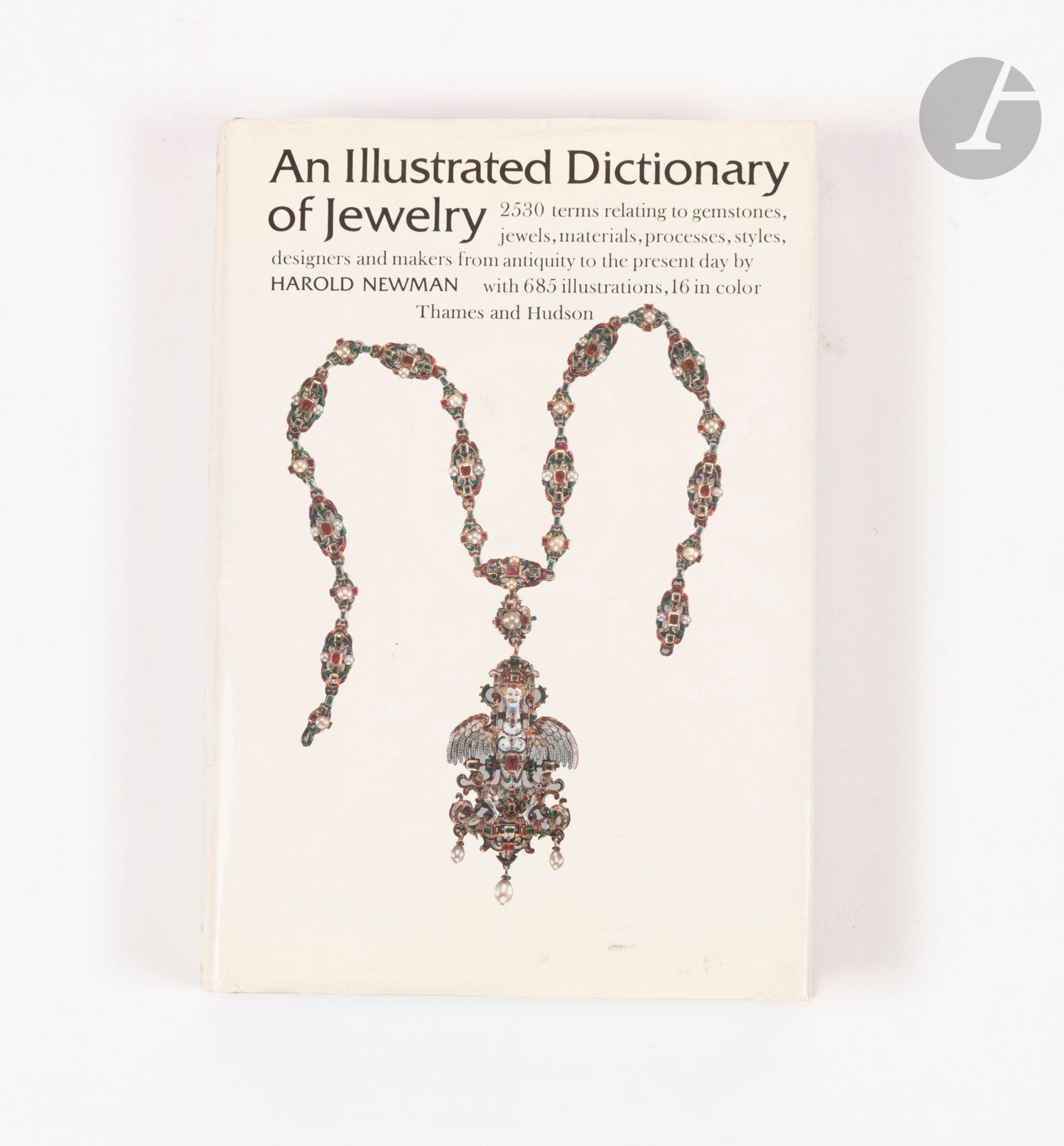 Harold Newman, An Illustrated dictionary of Jewelry, éditons Thames and Hudson Ltd, Londres, 1981 (en l'état)