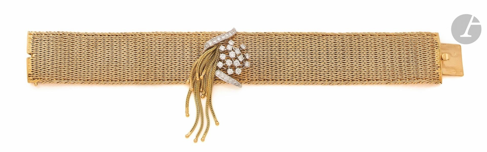 18K (750) gold supple ribbon bracelet, applied with an 18K white gold motif set with round brilliant-cut and 8/8-cut diamonds, embellished with floches. French work from the 1950s. Dimensions: approx. 18.2 x 2.3 cm. Gross weight: 70.5 g

A French 1950 gold bracelet