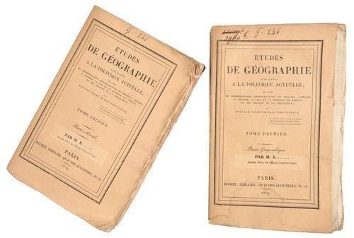 [UTOPIE]. Études de géographie appliquées à la politique actuelle, suivie de considérations administratives et morales, tendant à assurer la paix et le bonheur des princes et des peuples de la chrétienté; ou nouveau projet de paix perpétuelle. Paris: Béchet, 1829. - 2 volumes in-8, (2 ff.), clxxj, 389 pp., (1 f.); (2 ff.), 441 pp., (1 f.), couverture imprimée. Brochés, non rognés, non coupés. Première édition sous ce titre de cette très rare utopie parue pour la première fois en 1826 sous le titre: "Nouveau Projet de paix perpétuelle entre tous les peuples de la chrétienté, basé sur une délimitation fixe et naturelle des territoires nationaux et sur la propagation des sentiments religieux et philanthropiques". L'auteur de ce vaste projet n'est pas connu, il est présenté sur une étiquette collée sur les couvertures et les titres, comme un ancien élève de l'École Polytechnique dont le nom commence par "B". Barbier l'attribue au célèbre Charles Fourier qui offrit un exemplaire de ce livre à la Société de géographie de Paris. Un exemplaire offert à la bibliothèque de Nantes porte cependant un ex-dono d'un certain Bétours. Quel que soit l'auteur, ce dernier se base sur divers textes pour développer ses idées, notamment le Projet de Paix Perpétuelle de Charles-Irénée Castel de Saint Pierre publié en 1713, mais également les Aventures de Télémaque de Fénelon, le Voyage d'Anacharsis de Barthélémy et l'Esprit des lois de Montesquieu. L'ouvrage est divisé en deux parties, une partie géographie consacrée à la paix extérieure des États et une partie morale portant sur leur "tranquillité intérieure" et sur les institutions propres à consolider durablement la paix perpétuelle. Cette seconde partie est présentée par l'auteur comme "la base et le ciment" de son système. On trouve en tête de nombreux tableaux synoptiques. Exemplaire tel que paru, dans un excellent état de conservation, ne présentant qu'une mouillure sur le bas de la couverture du premier volume