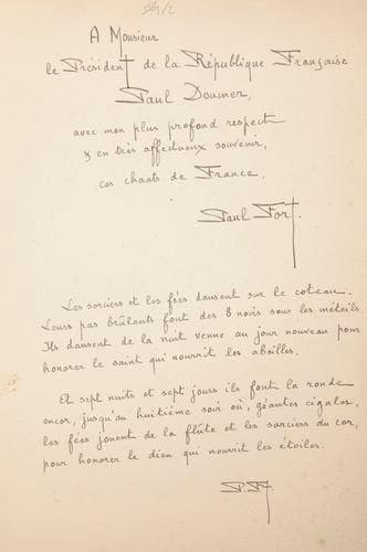 FORT (Paul)
Contes de ma Soeur l'Oie. Paris: Armand Jules Klein, (1931). - In-4, (28 ff. prem. bl.), couverture imprimée. Broché. Édition originale "hors librairie" de ces contes de Paul Fort illustrés d'un portrait lithographié de l'auteur et de bandeaux et culs-de-lampe par Gino Severini. Exemplaire numéro 1 faisant partie des 200 sur vergé d'Arches, spécialement imprimé pour le président de la République Paul Doumer et comprenant un envoi de l'auteur accompagné de la copie autographe du conte "Les Sorciers et les Fées". Couverture empoussiérée et tachée, parfait état intérieur