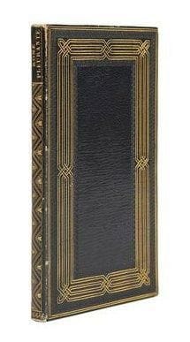 [LÉTI (Grégorio)]
Rome pleurante, ou les entretiens du Tibre et de Rome. Traduit de l'Italien. Leyde: Henry & Pierre de Lorme, 1666. - Petit in-12, 68 pp. Maroquin bleu nuit, plats ornés de deux encadrements composés d'une roulette à froid séparés par un large cadre de 4 doubles filets dorés s'entrelaçant aux coins et aux quatre points cardinaux, double filet doré en encadrement aux bords des plats, dos lisse orné de trois doubles filets dorés en zigzag et de petits motifs dorés sur un fond de points dorés, triple filet doré intérieur, tranches dorées (Purgold). Contrefaçon de l'édition à la sphère imprimée par Foppens à Bruxelles en 1666, année de l'originale italienne, se rattachant aux éditions des Elzevier. Gregorio Leti (1630-1701) fut historiographe de Charles II d'Angleterre puis de la ville d'Amsterdam et auteur de nombreux écrits parmi lesquels plusieurs libelles anti-catholiques. Cet ouvrage fut composé alors que l'auteur était encore résidant de Genève où il était professeur privé d'italien. Composé sous la forme de trois entretiens entre Tibre et Rome, il fait partie d'une série de livres anti-romains, précédant de deux années le fameux Putanisme de Rome. TRÈS BELLE ET FINE RELIURE A ENTRELACS DE PURGOLD. La décoration du dos est particulièrement exquise. Frottements aux mors et aux coins