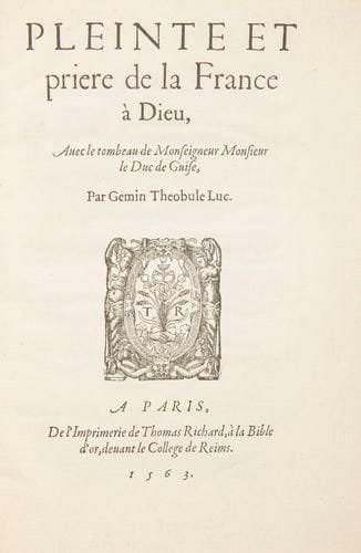 LUC (Gemin Theodule)
Pleinte et priere de la France à Dieu, Avec le tombeau de Monseigneur Monsieur le Duc de Guise. Paris: imprimerie de Thomas Richard, 1563. - In-4, (8 ff.). Cartonnage de papier marbré à la bradel, dos lisse (reliure du XXe siècle). Très rare poème de circonstance sur la mort de François de Lorraine, duc de Guise, assassiné par Poltrot de Méré le 24 février 1563. L'édition n'est formée que de 8 feuillets. Le poème est imprimé en italique et suivi d'un dizain intitulé Le Tombeau dudit sieur Duc de Guise. Marque de l'imprimeur sur le titre