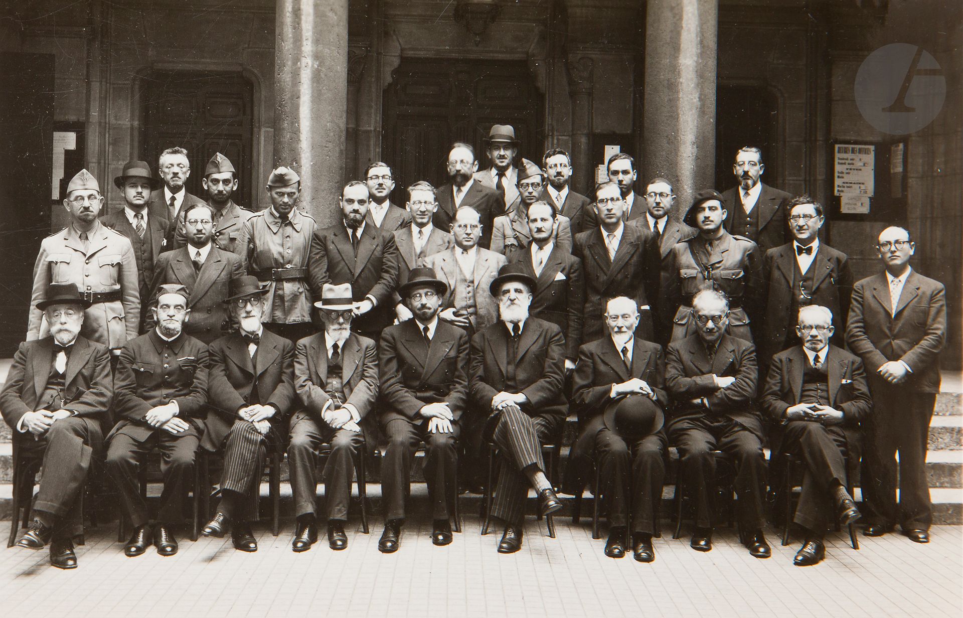 [PHOTOGRAPHIES]
Congrès rabbiniques de France en 1940 et 1941:
- Une photographie des participants au congrès rabbinique de septembre 1940 accompagnée d’une lettre de l’association Cultuelle Israélite de Lyon lui adressant cette photographie et précisant que celle-ci a été prise le jeudi 5 septembre dans le parvis de la Synagogue de Lyon. 9,5 x 15 cm
- Une photographie portant au dos l’annotation manuscrite « Congrès rabbinique 1941 ». 13 x 18 cm
- Une photographie du congrès rabbinique de 1940 différente de la première. 11,5 x 18 cm


 

Mots clés :
judaïca, juif, juive, hébreux, rabbins, jewish, torah, hebrew, hebraica, judaisme, synagogue, sionisme, pessah, pessach, haggada, haggadah, hagada, hagadah, passover, menora, menorah, hannuka, hannuca, hannoucca, hanouccah, torah, juden, israélite, Israël, antisemitism, antisémitisme, dreyfus, meguila, sepharade, sefarad, ketouba