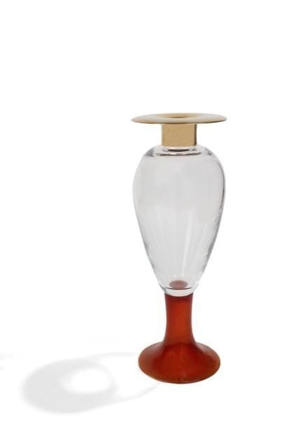DAUM France
Très important vase balustre.  Le corps en cristal clair reçoit un col évasé en métal doré et repose sur un haut pied en verre bullé et teinté orange dans la masse.  Signé DAUM France gravé sur la base et porte son étiquette d'origine sur la panse.  Hauteur : 50,5 cm