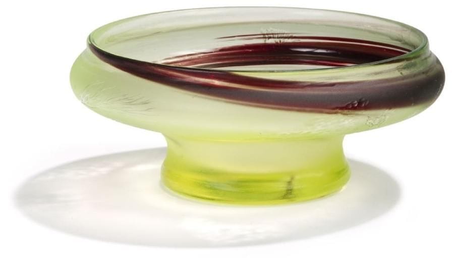 VERRERIE D'ART de LORRAINE - BURGUN, SCHVERER & Cie - MEISENTHAL
Hippocampe et coquillages, vers 1895-1900. Coupe à panse très légèrement renflée.  Épreuve en verre doublé vert anis, traité en satiné sur la surface externe, à larges trainées intercalaires brun violet.  Décor tournant entièrement réalisé à la roue, pour partie terminé en martelage et frotté à l'or.  Circa 1900.  Signé du cachet Verrerie d'Art de Lorraine - B. S. & Co à la Croix de Lorraine sous la base.  Hauteur : 7,5 cm. Diamètre : 18,5 cm. Bibliographie : . « Verrerie d'Art de Lorraine - Désiré Christian » par Philippe Olland. Éditions Faton. Dijon 2010. ?uvres, réalisées avec une technique identique et au décor exécuté avec le même traitement, reproduites pages 112 & 113.