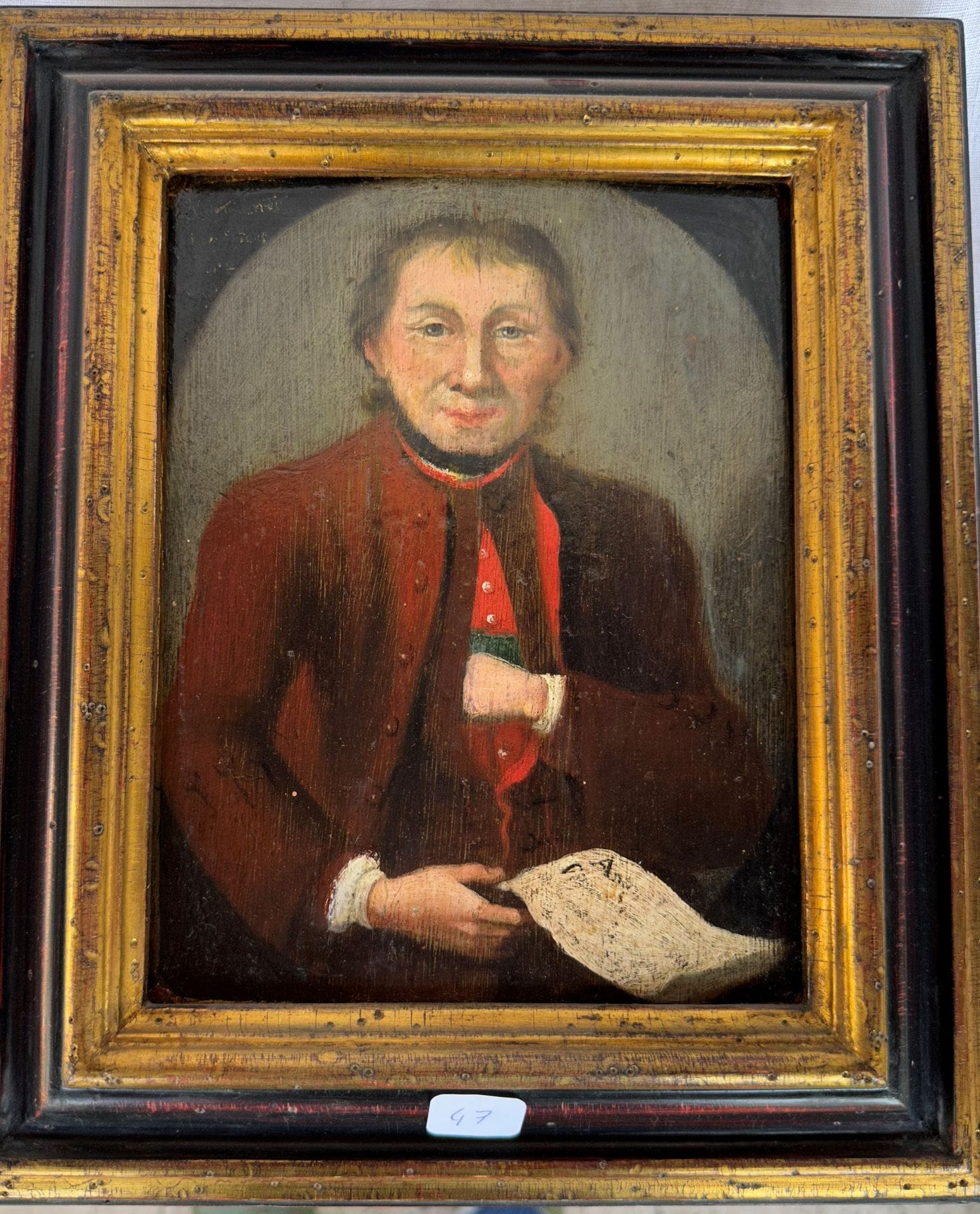Lot de 3 portraits :
- École du XVIIe siècle, Portrait d'un homme à la lettre, huile sur panneau ; 
- École du XIXe siècle, Portrait d'un enfant, aquarelle ;
- École du XIXe siècle, Jeune fille au panier de fraises, peinture sur porcelaine.