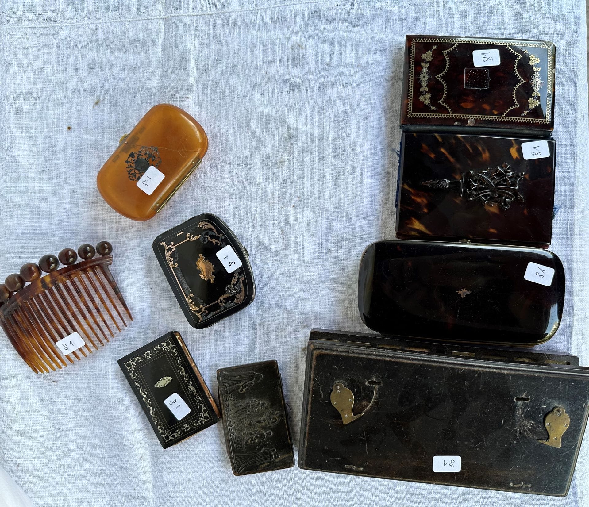 Set of 3 notebooks, 1 purse and 1 box in tortoiseshell and tortoiseshell imitation.
