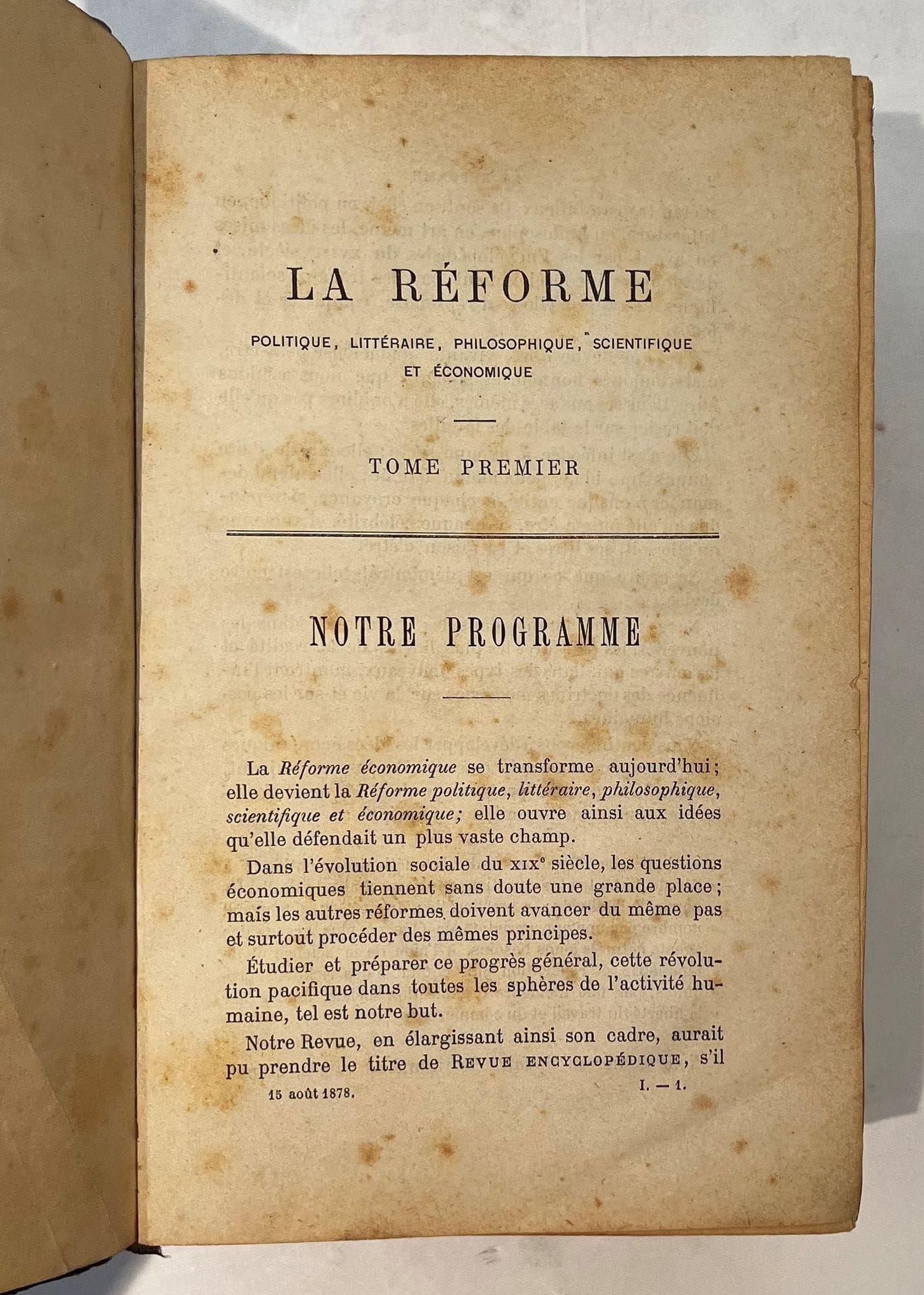 LA RÉFORME
Politique, littéraire, philosophique, scientifique et économique
N° 1, 15 août 1878-n° 13, 15 août 1879. Paraît de novembre 1875 au 1er août 1878 sous le titre La Réforme économique, puis sous le titre de La Réforme, politique, littéraire, philosophique, scientifique et économique du 15 août 1878 jusqu'en février 1881. Paris, Directeurs : Gustave Francolin et Georges Lassez. Textes de Paul Alexis, Edmond Barbier, Léon Cladel, Abraham Dreyfus, Yves Guyot, André Lefèvre, René Maizeroy, Paul Parfait, Camille Pelletan, Henri de la Pommeraye, Charles Rigot, F. de Sanctis (article sur Zola), Francisque Sarcey, Paul Sébillot, Émile Zola, etc. 13 livraisons en 1 vol. in-8 relié. Joint : - 1 L.A.S. (1965) de Henri Mitterand, le biographe de Zola, informant Vasseur que les articles de Zola publiés dans La Réforme avaient paru dans Le Messager de l'Europe à Saint-Pétersbourg de 1875 à 1878 ; - 1 portrait de Émile Zola.
