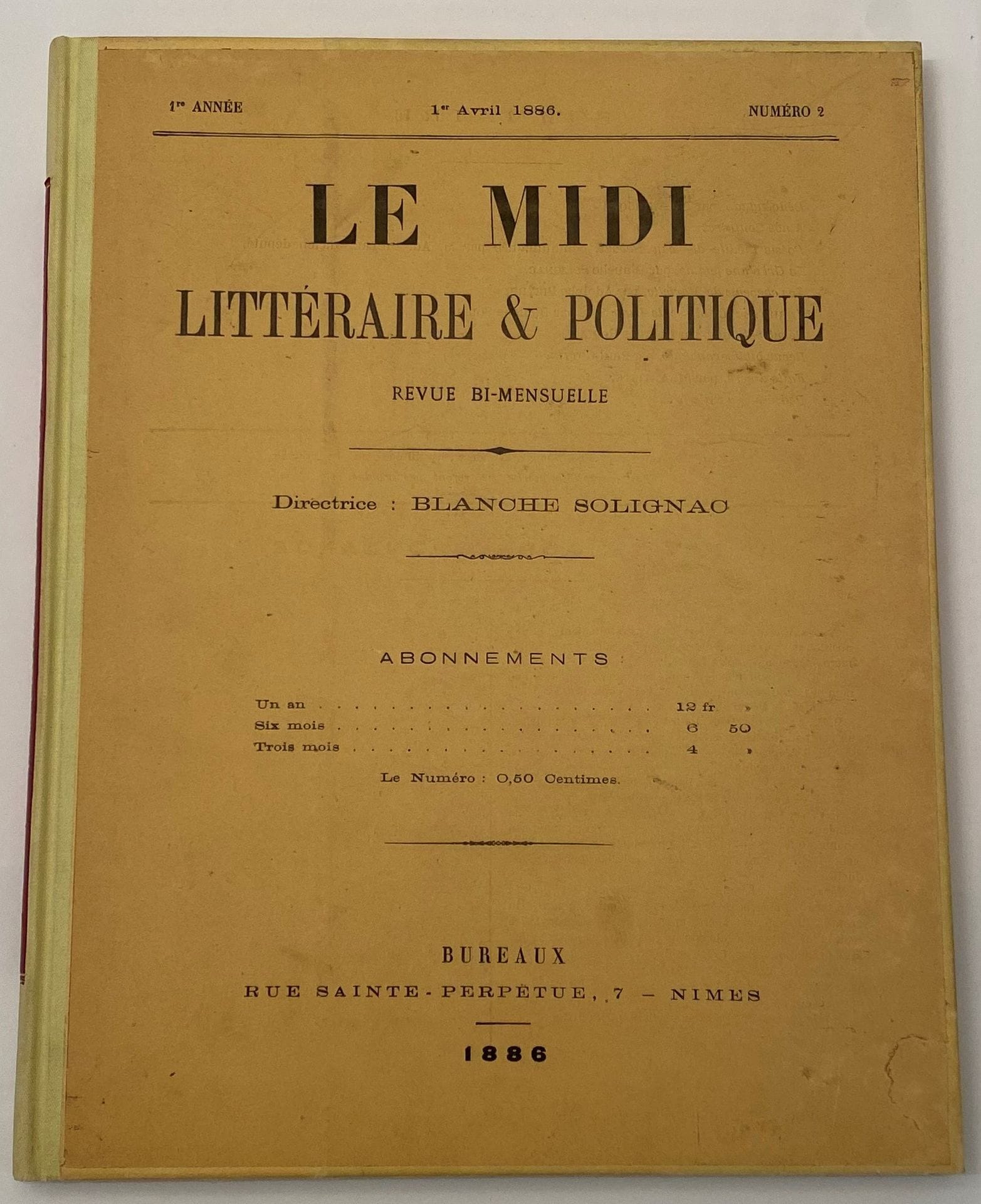 LE MIDI LITTÉRAIRE & POLITIQUE
Revue bi-mensuelle
N° spécimen [n° 1], s.d. [1886]-n° 9, 15 août 1886. Nîmes, Directrice : Blanche Solignac. Textes de Jean Aicard, Léon Alègre, Louis Bard, Louis Baragnon, Paul Cottin, Marguerite Deschamps, René de Jensac, Auguste de Lavallée, Frédéric Mistral, Adolphe Pieyre, Armand Ponçon, Jean Reboul, Édouard Richer, Georges Robiac, Blanche Solignac, etc. Le n° 9 annonce la fin de la publication. Collection complète. 9 numéros en 9 livraisons en 1 vol. in-4 relié. Joint : - 1 L.A.S. du conservateur de la Bibliothèque Séguier à Nîmes (25 juin 1962) à André Vasseur, concernant la revue. Rare.