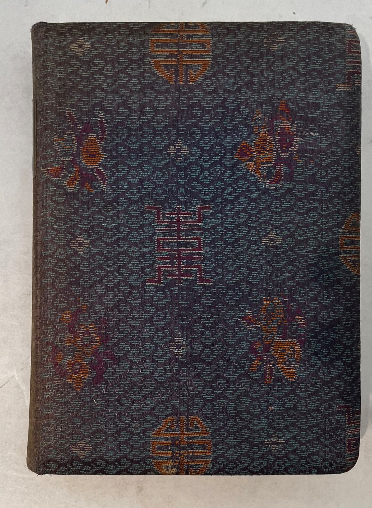 EST
Revue mensuelle
N° 1, janvier 1939-n° 6 juin-juillet 1939. Hanoï, Rédacteurs en chef : J.-M. Hertrich, Nguyên-Manh-Tuong. Textes de Jacques-M. Dauphin, Jean Farchi, Jean-M. Hertrich, Jacques Méry, Marc-François Ney, Jean Ruiz, Jean Sauveterre, Dang-Phuc-Thong, Marguerite Triaire, Nguyên-Manh-Tuong, etc. 6 numéros en 6 livraisons en 1 vol. in-8 relié. Joint : - 1 L.D.S. de l'Attache´ Culturel a` Hanoi¨ (mai 1967) qui n'a pu renseigner A. Vasseur sur l'existence de cette revue.
