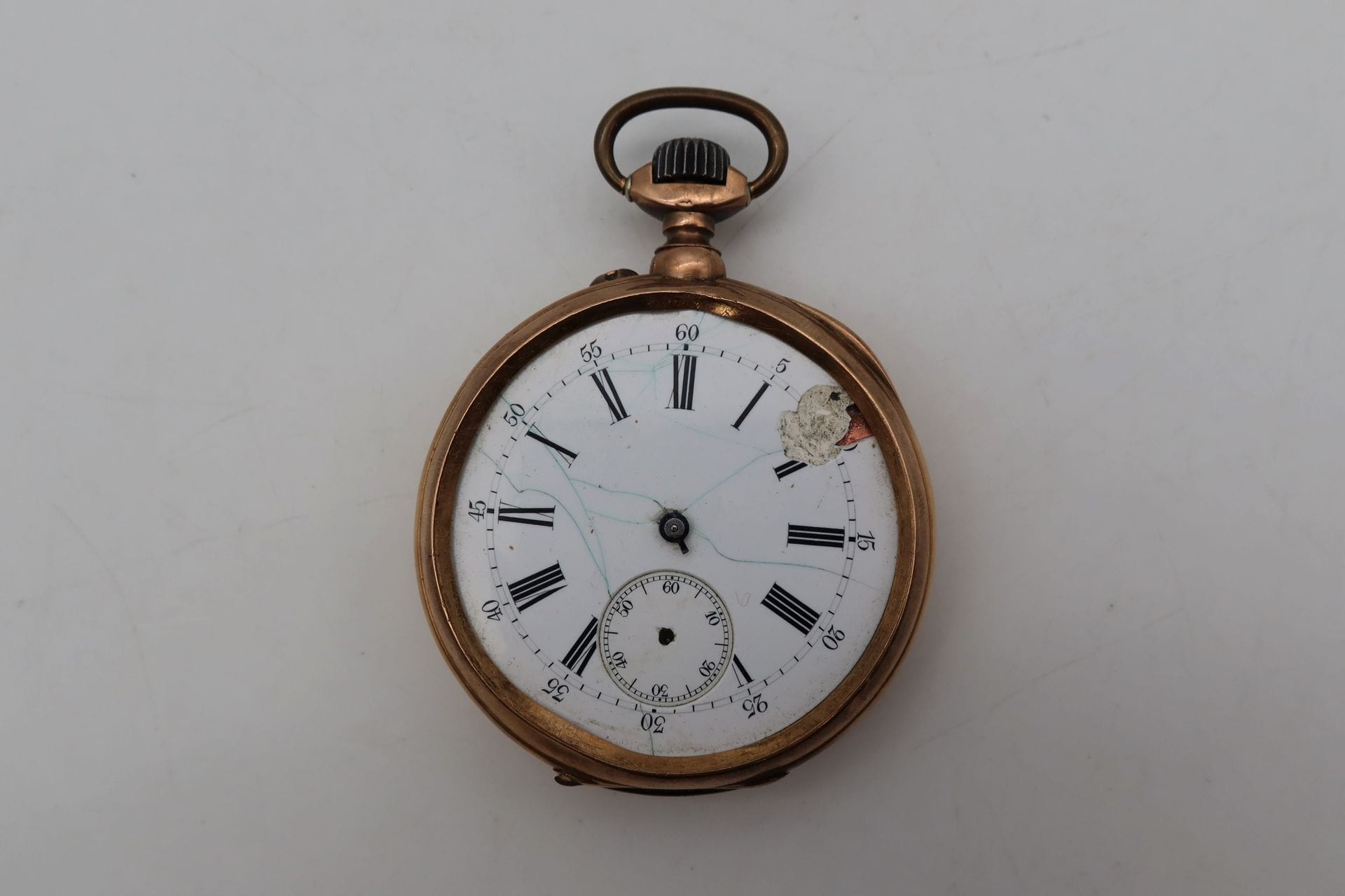 GOSPET WATCH 

18k / 9k gold and iron winding mechanism (accidents and missing parts).

Gross weight: 111.85g 

In a green case.

Cost of gold coins and lots: 9.6% incl. VAT - 8% excl.