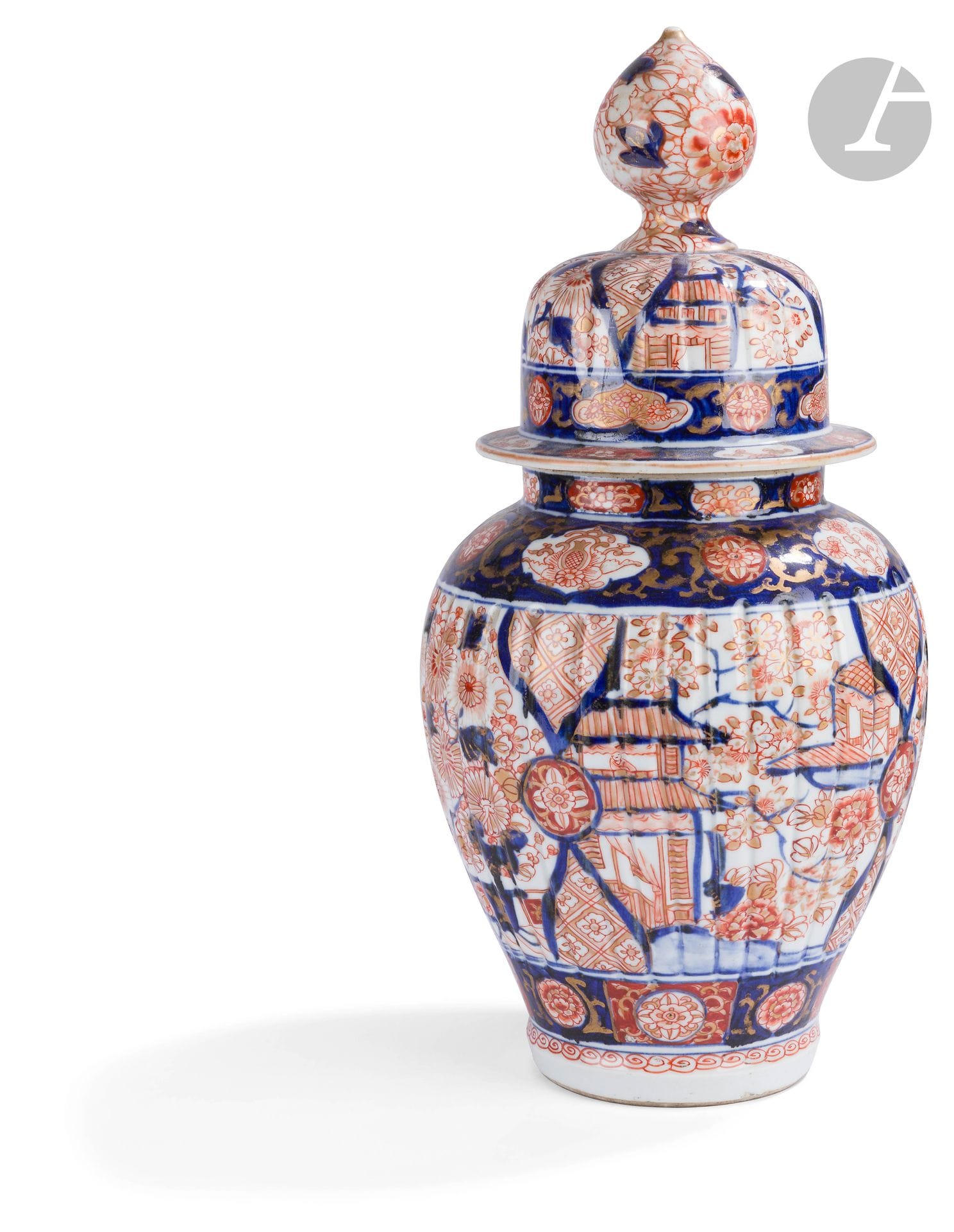 Japan 
A covered vase and two porcelain vases with blue, red and gold Imari decoration of pagodas, gardens, shrubs and flowers. 
19th century.  
H. 38 cm; 33 cm; 28 cm.