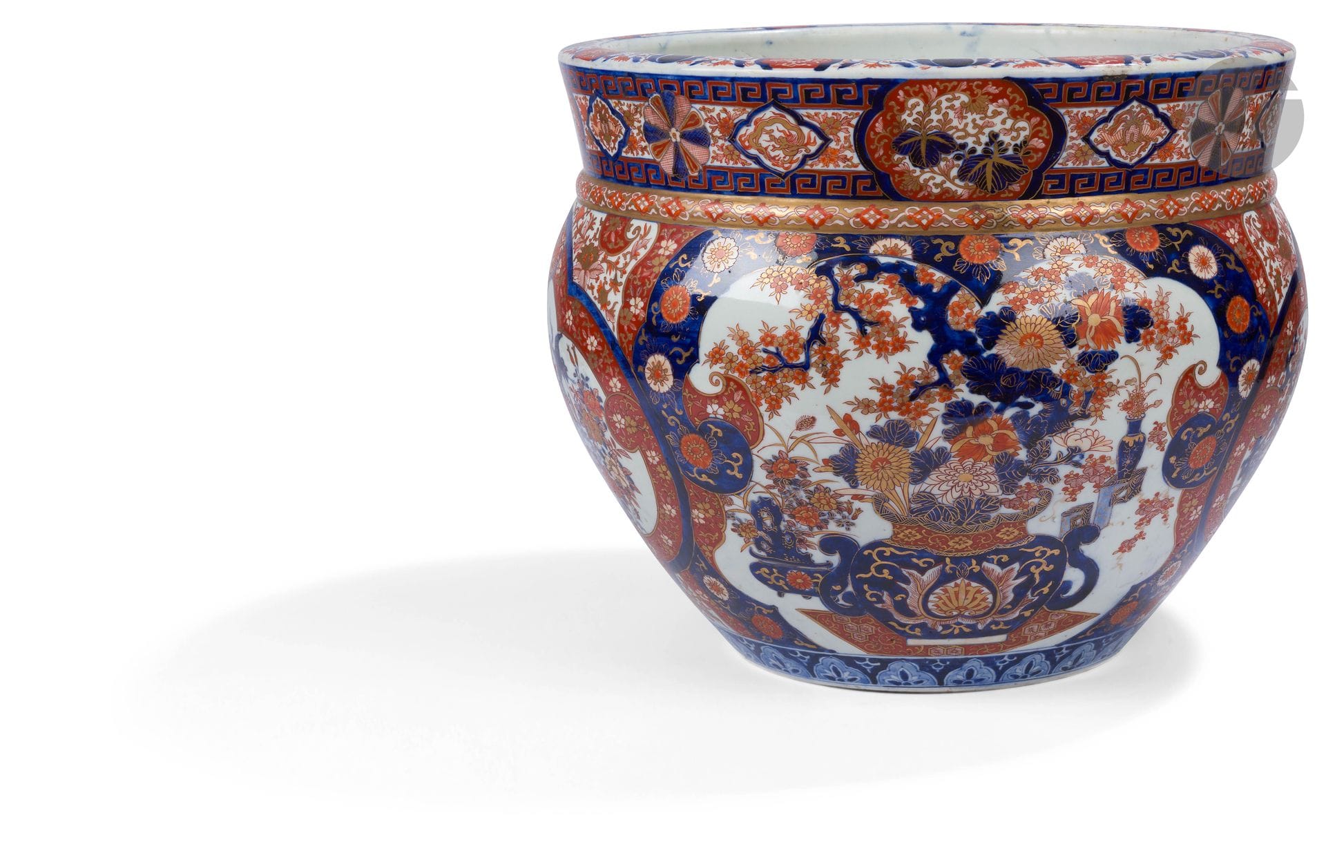 Japan 
Large circular porcelain jardinière with blue, red and gold Imari decoration of cranes, prunus, peonies and flowering jardinières. 
19th century.  
H. 36 cm, D. 41 cm.