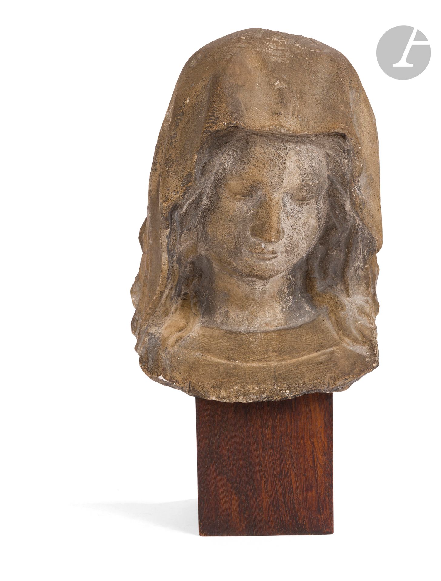 Buste de sainte femme en pierre calcaire sculptée en ronde-bosse.
Champagne, début du XVIe siècle
H. 25,5 cm
(petite restauration)
Soclé