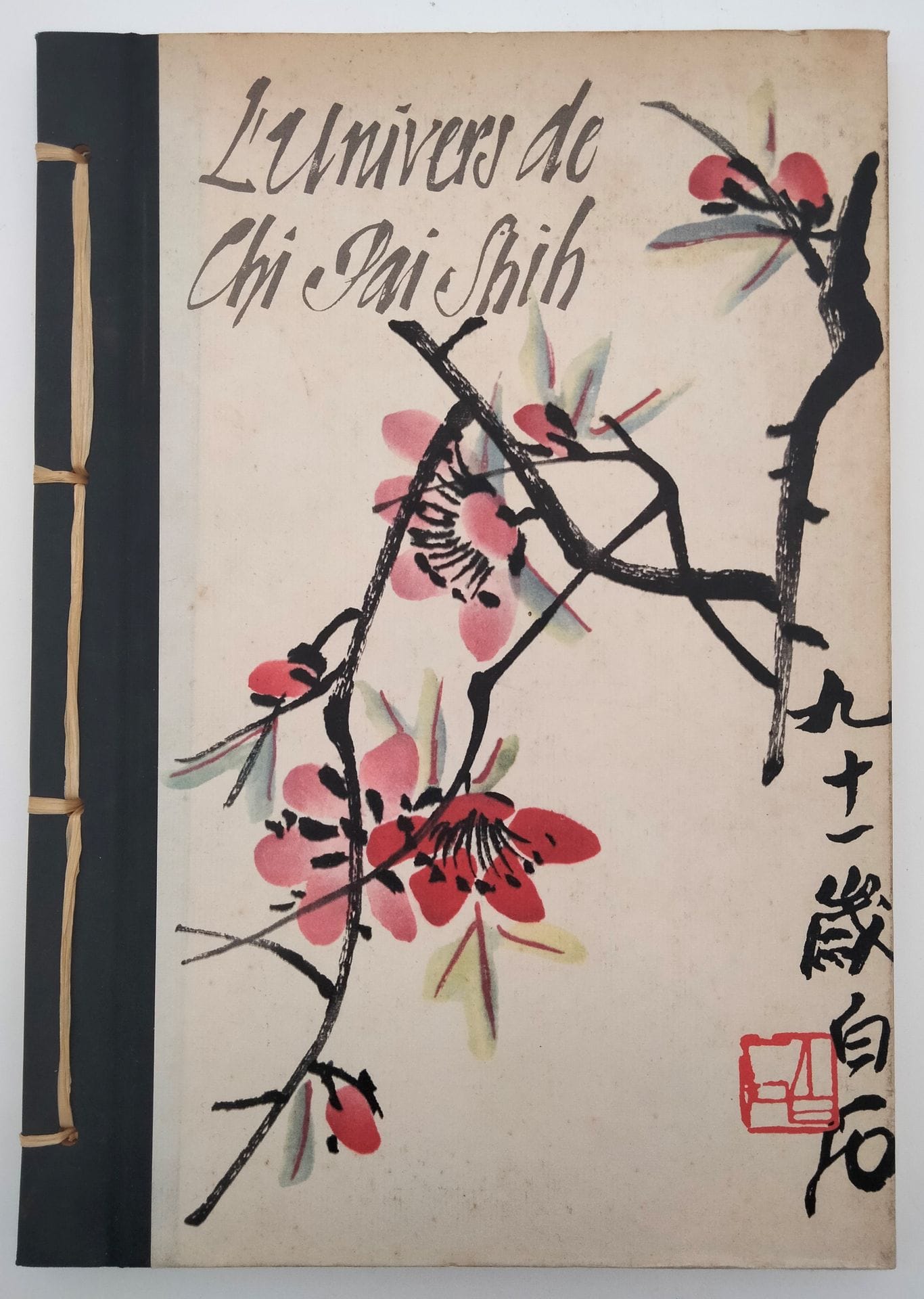 L'Univers de Chi Pai Shih Bois et aquarelles de l'Atelier de Pékin 
Bucheim Editeur, Allemange, 1961 
Taches, rousseurs, légers accidents sur la couverture.