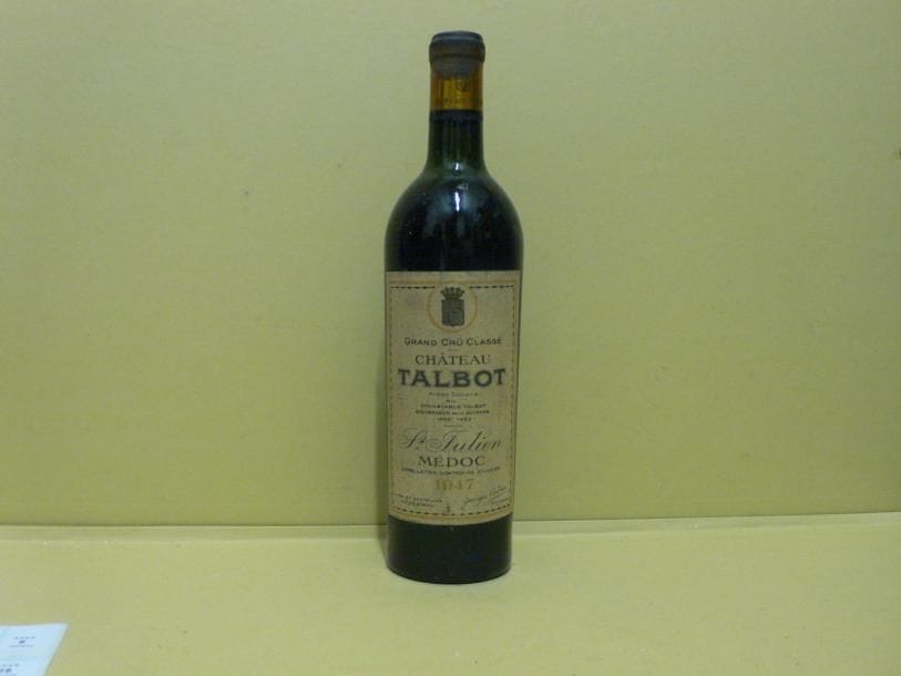 2 bouteilles CH. TALBOT, 4° cru Saint-Julien 1947 (1 J, 1 TLB)