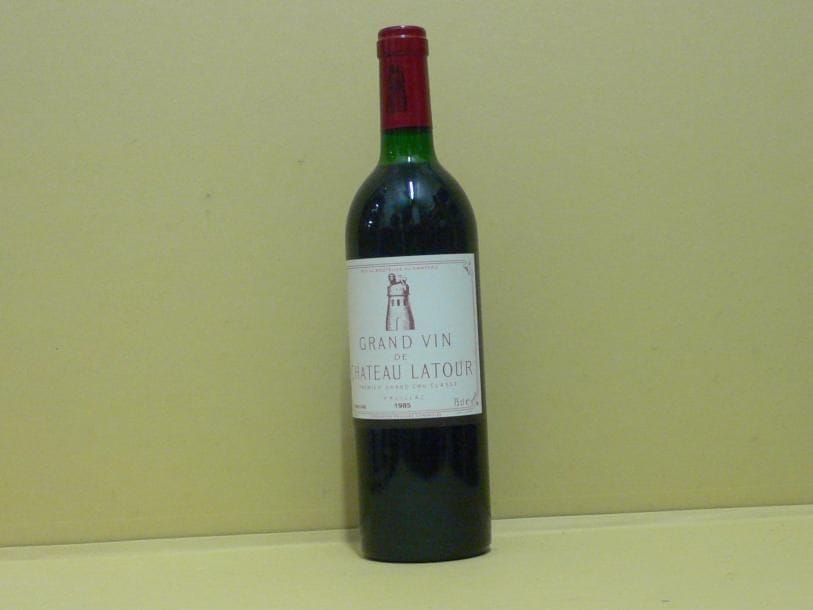 3 bouteilles CH. LATOUR, 1° cru Pauillac 1985 (1 TLB) cb de 12