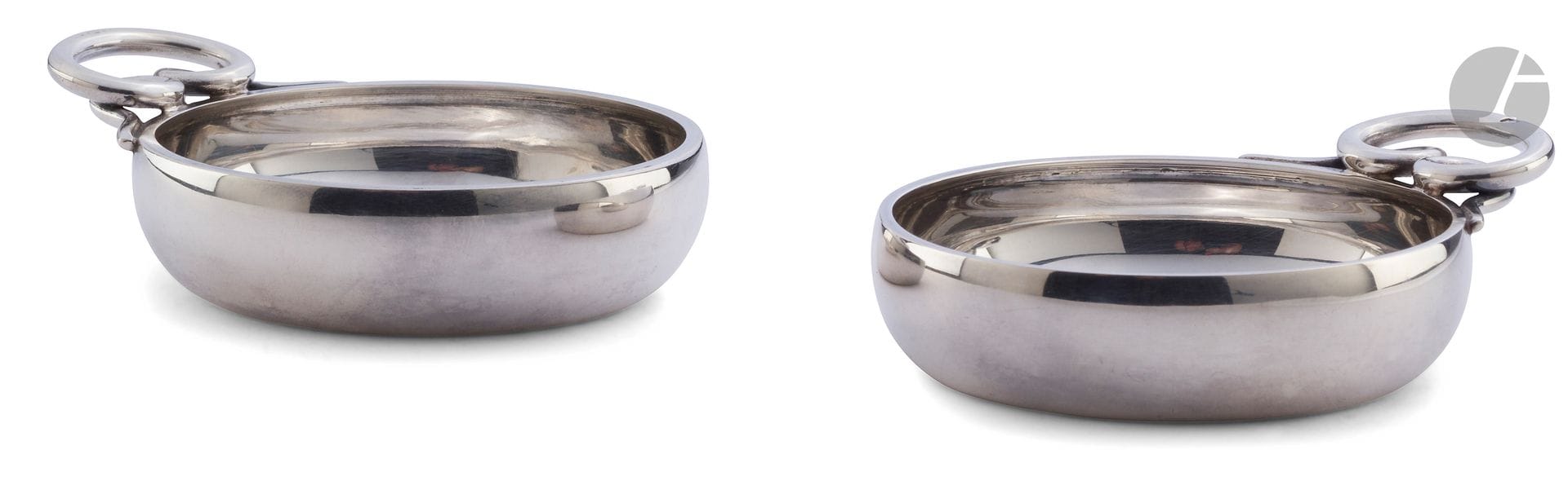 CHRISTOFLE CARDEILHAC après 1953
Paire de tasses à vin en argent dans leur écrin d'origine.
Poinçon minerve
Poids : 128 g - dimensions du coffret : longueur : 27 cm - largeur : 14,2 cm
