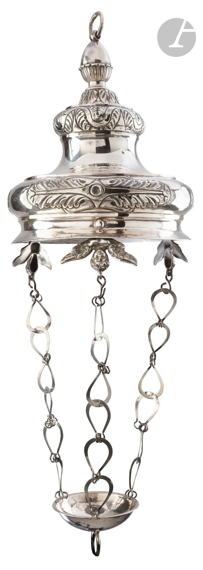 FRANCE 18th century
Shrine lamp in silver-plated metal - formerly in plated metal - complete with its chains suspended by three putti from the central bowl.
Excellent condition of the silver plating
Lamp diameter: 21.5 cm