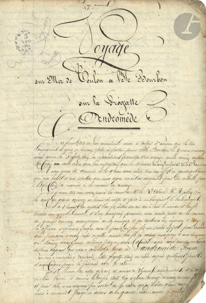 Île de la RÉUNION. J.P. NOËL. Manuscrit autographe signé, Voyage sur mer de Toulon à l'Île Bourbon sur la Frégatte Andromède, Bourbon, 1845-1847 ; cahier petit in-fol. (29 x 20,3 cm) de [1]-42 pages, sous chemise et étui demi-maroquin rouge (les pp. 7-8 manquent, déchirures aux pp. 9-10, feuillets froissés à un angle, taches d'encre sur le 1er feuillet).


 Relation d'un voyage à l'île Bourbon (la Réunion).
 Le manuscrit, d'une écriture dense, mais lisible, couvre la période du 25 février 1843 (préparatifs du départ à Toulon) jusqu'au 3 janvier 1847 (débarquement à Toulon). Commencé à l'île Bourbon en 1845, il a été achevé peu après le retour en France.
 Au moment du départ, l'auteur était soldat à la 31e compagnie du 3e régiment d'Infanterie de marine. Après avoir embarqué plusieurs détachements (30e et 31e compagnies, 6e Grenadiers), l'Andromède quitte Toulon le 12 mars 1843. Puis la frégate essuie une forte tempête et franchit avec difficulté le détroit de Gibraltar le 3 avril. Le navire longe ensuite les côtes africaines et effectue un mouillage de 10 jours dans la rade de Gorée afin de compléter son approvisionnement. Noël relate la pêche d'un espadon ainsi que l'embarcation de 15 bœufs vivants que l'on hisse par les cornes (p. 9). Le 1er mai, l'équipage célèbre la saint Philippe, puis le 5 mai a lieu la fête de la Ligne. Le 21, l'Andromède arrive à Rio de Janeiro et reste huit jours au mouillage. Pendant cette période, un soldat de la 30e compagnie, malade depuis quelque temps, meurt à bord de la frégate et est enterré en terre brésilienne (p. 12). Le 30 mai, le navire quitte Rio et double le Cap de Bonne-Espérance entre le 15 et le 25 juin. Il traverse ensuite le Banc des Aiguilles, redoutable pour ses hauts fonds sableux, puis le canal de Mozambique, dangereux également pour les navires, et arrive enfin à l'île Bourbon le 6 juillet. Le 15, les soldats débarquent et se rendent à Saint-Denis.
 Noël présente alors, sous forme de tableau, l'équipage de l'Andromède ainsi que les détachements qui avaient pris place à bord (p. 14). Il donne des détails sur les conditions de débarquement des troupes, puis relate son installation au Camp de Marine, construit en 1841 par des soldats dont beaucoup ont péri, principalement à cause de la pollution de l'eau qu'ils consommaient. Nommé responsable de l'ordinaire de sa compagnie, Noël doit aller aux vivres deux fois par jour, tout en participant aux exercices qui ont lieu aussi deux fois dans la journée. Il échappe de peu au vol de l'argent de l'ordinaire, ayant pris soin de garder cette somme sur lui, mais il constate qu'on lui a volé quelques effets personnels, sa malle ayant été fouillée (p. 16). Le 26 août 1843, il passe à la 3e compagnie de Voltigeurs avec le grade de caporal. La suite du récit est consacrée à la population de l'île ; à cette occasion, l'auteur évoque l'esclavage : " Les habitans de ce pays sont en grande partie des Français, ensuite des Créoles du pays et des esclaves, c'est-à-dire des Noirs qui sont des personnes comme nous à l'exception qu'ils sont noirs et sur la quantité il y en a un grand nombre qui sont blancs mais qui sont également esclaves, et l'on fait un trafic sur ces sortes de personnages comme sur les animaux en France "... Il ajoute : " Un habitant connaissant une esclave appartenant à un autre individu l'achète, lui paye la somme convenue et lui donne ensuite la liberté, et c'est ce qui se voit très souvent car parmi la quantité des libres il y en a un grand nombre qui sont noirs de nature car ils ont été affranchis "... (pp. 17-18).
 Ces observations sont complétées par deux tableaux statistiques, l'un sur la milice de Bourbon (7 556 hommes, plus la gendarmerie, l'artillerie et l'infanterie de marine, soit 9 403 militaires sur l'île), l'autre sur la population de Bourbon (36 939 libres, 65 915 esclaves, soit 10 2854 habitants au total). La suite est consacrée à l'ouragan du 21 février 1844 et à ses conséquences sur les navires au mouillage à Saint-Denis, sur l'hôpital Saint-Philippe (où étaient soignés des esclaves qui furent évacués) et sur les plantations situées dans diverses localités (pp. 19-22).
 À la suite d'un ordre ministériel destiné à compléter le cadre des sous-officiers et caporaux, Noël est promu sergent en mars 1844 et affecté à la 32e compagnie en détachement à Saint-Benoît. Il est alors employé à la reconstruction d'un pont qui avait été emporté par une inondation, ainsi qu'à creuser des fossés et construire une digue. Il relate aussi une partie de chasse effectuée avec un habitant dans les environs de Saint-Benoît (pp. 24-25). Le 5 décembre, il part pour Saint-Denis afin de préparer le retour de sa compagnie au Camp de Marine qui a lieu le 7. Le 10 janvier 1845, une forte tempête provoque d'importants dégâts à Saint-Denis, détruisant même le local où il se trouv