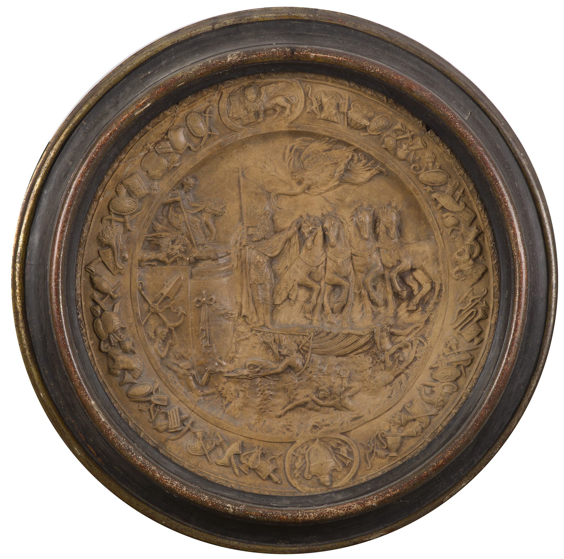 Italie, fin du XIXe siècle
Allégorie de la Ville de Venise
Moulage en plâtre patiné dans un cadre circulaire en bois partiellement doré
D. : 55 cm et D. total : 74 cm 
Accidents et restaurations
