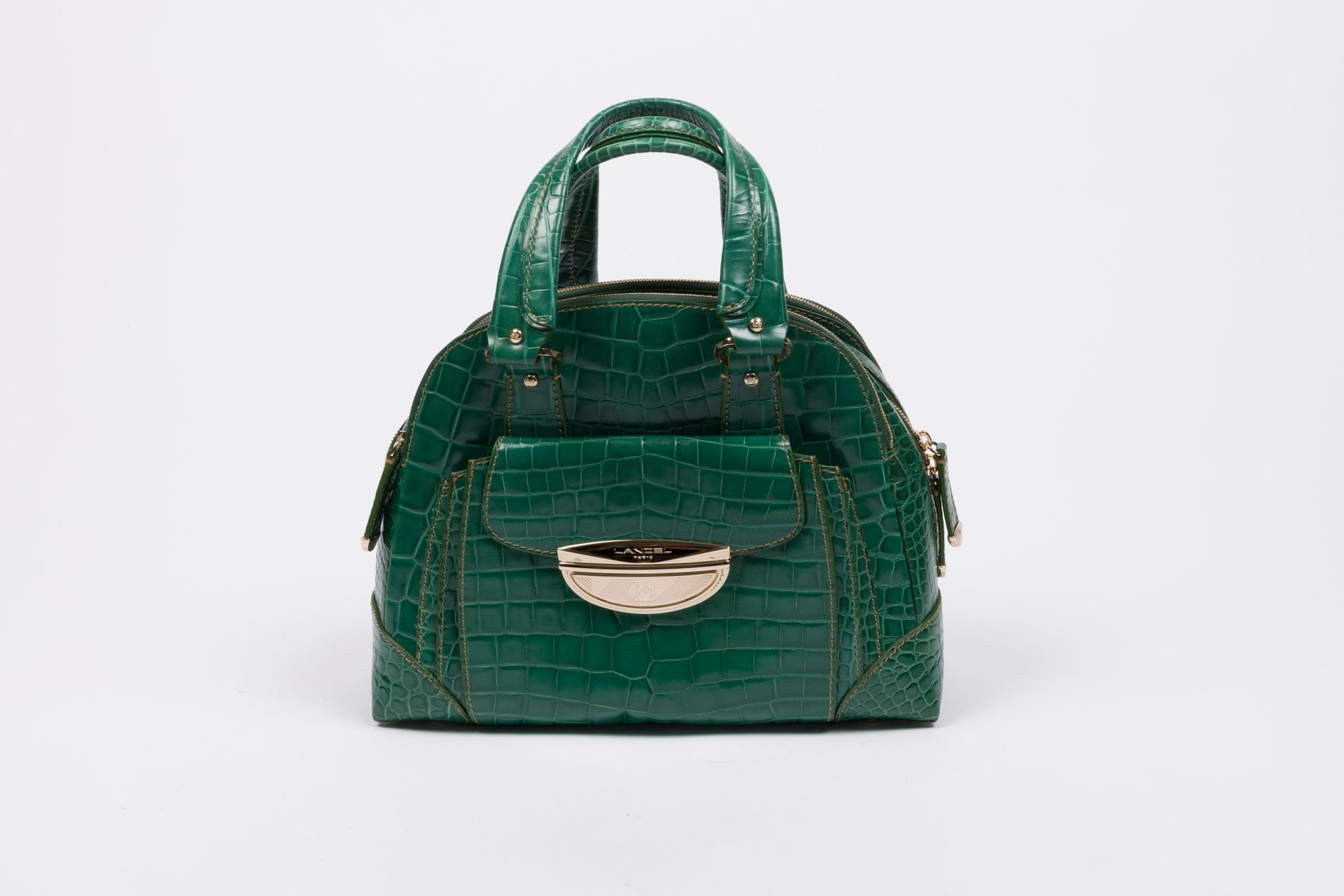 LANCEL
Sac Adjani en veau verni vert façon croco, garniture en métal doré, 33 x 27 x 13 cm, housse (bel état)