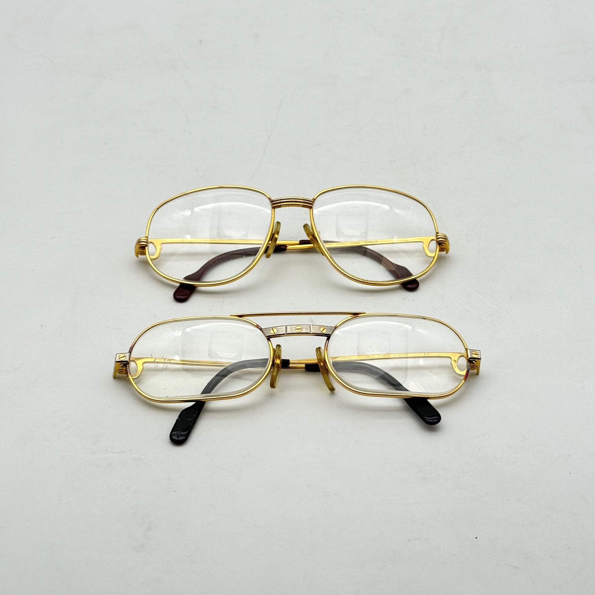 Cartier
Deux paires de lunettes de vue (rayures, en l’état)