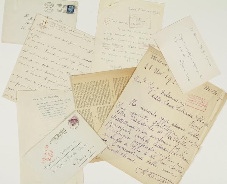 ITALIE
5 L.A.S. d'écrivains italiens, la plupart à Maurice Delamain ; 7 pages formats divers.    Benedetto CROCE (6.III.1948, réponse en italien à une enquête sur son Diario et ses Études philosophiques) ; Angelo GATTI (14 mai 1935, en français, au sujet de la traduction et publication de son livre Racconti di questi tempi) ; Gianna MANZINI (1959, 2) ; Ada NEGRI (18 nov. 1926, en italien, remerciant de l'envoi de ses exemplaires de la traduction de Stella mattutina).