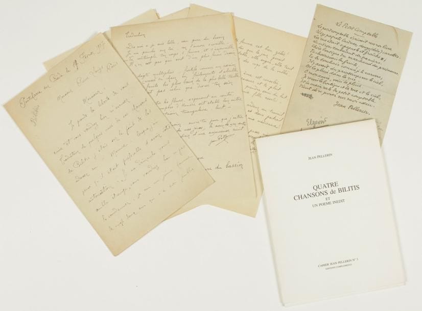 Jean PELLERIN (1885-1921)
poète. 5 poèmes autographes signés avec L.A.S. d'envoi à Pierre Louÿs, Pontcharra sur Bréda 17 février 1907 ; 7 pages in-4.    Pastiche des Chansons de Bilitis, premiers poèmes connus de Pellerin. « Traducteur de quelques-unes de vos chansons de Bilitis », il demande l'autorisation de Louÿs de les adresser au Mercure. « Si ma démarche vous semble étrange, vous voudrez bien ne pas la condamner : je suis un jeune homme de vingt-deux ans qui n'a rien publié encore et que pousse beaucoup d'ambition - je ne veux pas le dissimuler. Puis-je espérer [...] que vous voudrez bien lire mon envoi et me dire si vous le jugez digne de paraître ? »... Il lui adresse quatre « traductions » des numéros 112, 126, 82 et 152 : L'Eau pure du bassin, à un mari heureux, Soir près du feu, Le Dernier Amant, et ajoute « deux poëmes » dont il le prie d'accepter la dédicace, dont celui-ci, sans titre, de 8 strophes :                                       « Vous avez aimé sur des brocatelles                                           Froissant les dentelles                                           Une jolie main »... On joint une copie de la main de Tristan Derème d'un autre poème de Pellerin (sans doute le second envoyé à Louÿs) : Le Petit Comptable ; plus Quatre Chansons de Bilitis et un poème inédit (Cahier Jean Pellerin n° 3, 1987, l'un des 10 ex. hors commerce réservés à Jean Dauxy), plaquette en feuilles qui reproduit tous ces documents en fac-similé.
