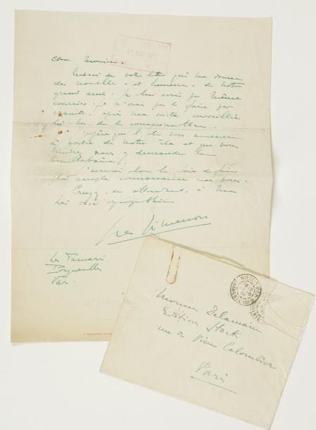 George SAND (1804-1876)
L.A.S., Nohant 3 octobre 1873 ; 3 pages et demie in-8 à son chiffre.    Intéressante lettre sur l'apprentissage de la lecture pour les enfants (Lettres retrouvées, n° 424). La méthode Laffore est épuisée. « Mais on doit peut-être s'en réjouir. La rédaction n'était pas de Mr Laffore et elle n'était pas claire. D'ailleurs, comme je l'ai dit dans le petit travail contenu dans le volume que je vous envoie, cette méthode pour être complète, doit subir quelques modifications essentielles. Il vous sera facile de la bien posséder en donnant quelque attention au résumé que je vous envoie et qui est le fruit de beaucoup d'essais et d'expériences réussies. Ce résumé est intitulé Les Idées d'un maître d'école, p. 179 du volume intitulé Impressions et Souvenirs », publié chez Michel Lévy. « Il vous faudra faire faire des tableaux imprimés, ou calligraphiés en lettres d'imprimerie » dont elle donne des exemples... « Il y a à présent m'a-t-on dit, de meilleures méthodes. Je ne les connais pas encore. Je me suis très bien trouvée de celle-ci, modifiée par moi ». Elle conseille de bien calligraphier les tableaux, et de les coller sur carton. « Pour l'usage rapide de la méthode, il est bon de faire faire un 4me tableau où les consonnes se trouvent jointes au[x] voyelles, sans séparation de syllabes, afin que l'élève apprenne à les couper lui-même comme elles doivent l'être pour former des mots »....