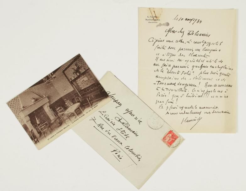 Maurice de Vlaminck (1876-1958)
2 L.A.S., 1931-1934, à Maurice Delamain, de la Librairie Stock ; carte postale ill. avec adresse, et 1 page petit in-4, enveloppe.    [6 janvier 1931]. Carte postale de vacances (St Jean le Thomas, Manche) : « Bonnes amitiés à tous et à bientôt »... La Tourillière 10 août 1934. Il demande de lui envoyer quelques exemplaires de La Haute-Folie, de Poliment, et de Tournant dangereux. « Rien de nouveau à la Tourillière. Ce n'est pas le cas à Paris ! que d'histoires !!!! et ça n'est pas fini ! » Il va faire reprendre le manuscrit...