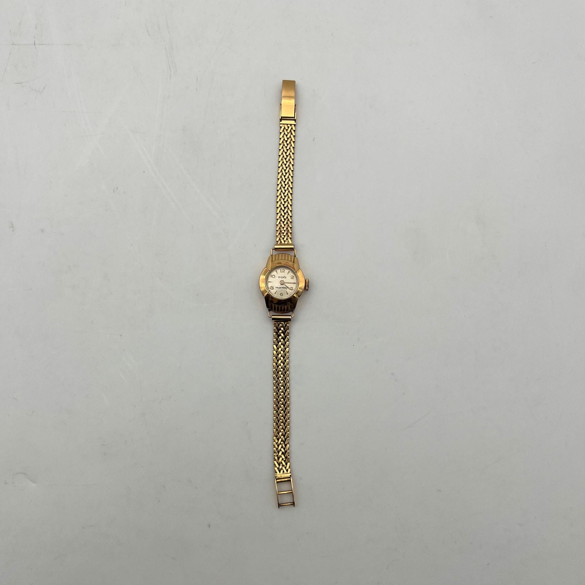 Montre bracelet de dame en or 750/°°°.
Poids brut : 15,5 g
Frais acheteur pièces et lots en or : 9,6% TTC -  8% HT