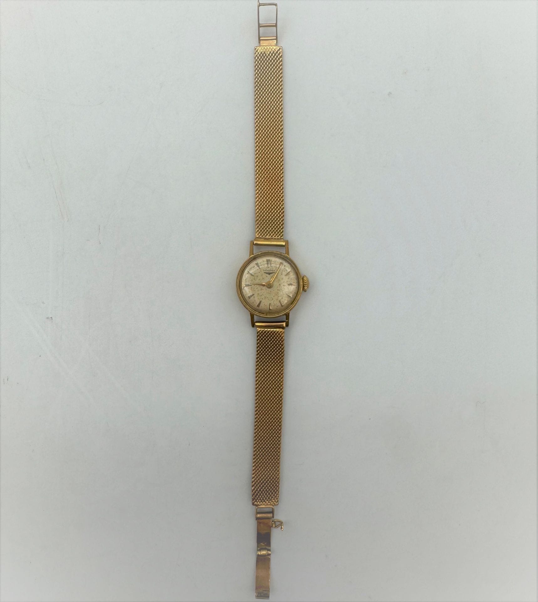 Longines watch in 750/°°° gold
Gross weight: 23.7 g
Buyer's fees for gold coins and lots: 9.6% incl. VAT - 8% excl.