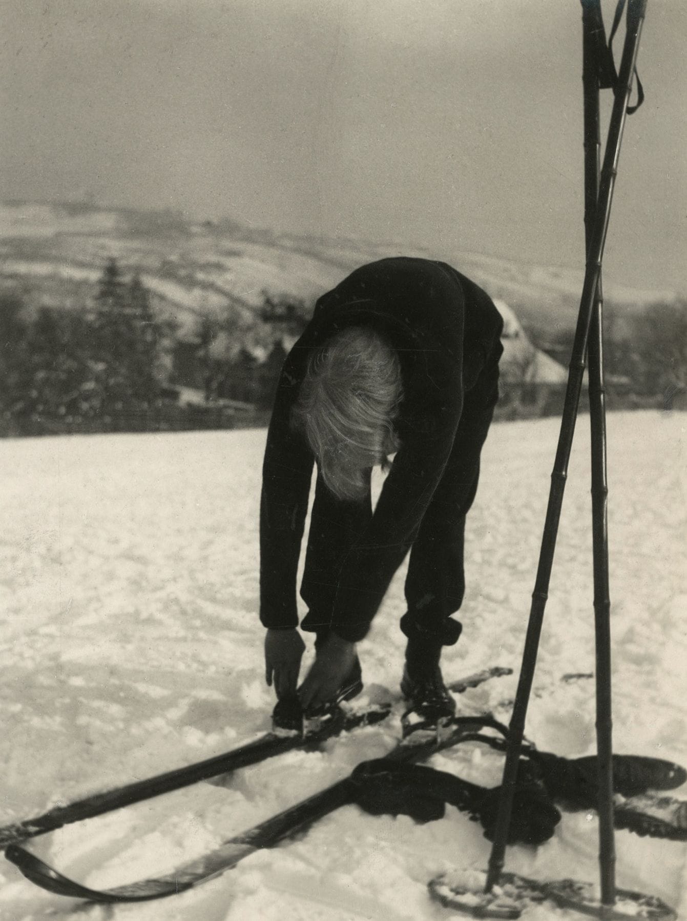 Bill Brandt (1904-1983)
Skier, c. 1933.
Vintage silver print. Stamp "Photo Bill Brandt" on verso.
23 x 17 cm