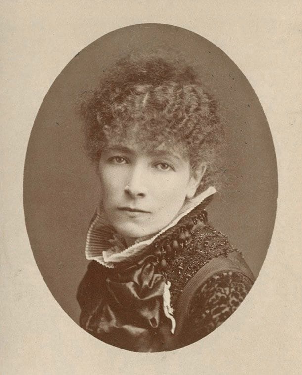 J. M. Lopez Phot.
Sarah Bernhardt, c. 1875.
Épreuve sur papier albuminé, au format carte cabinet, contrecollée sur carton de photographe.
14 x 10,5 cm