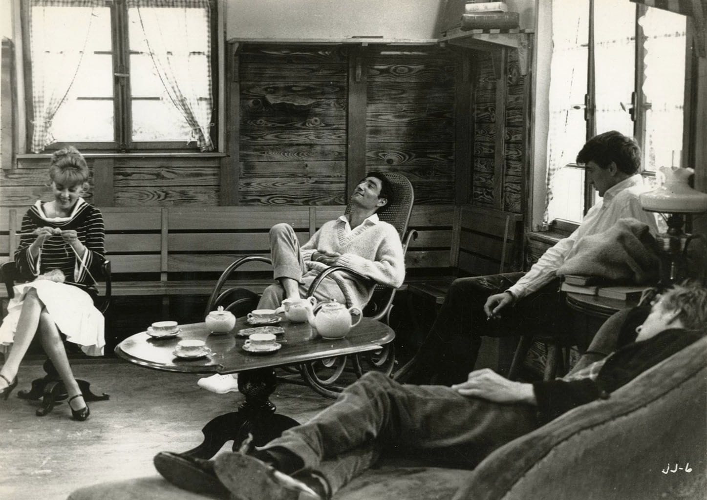Photographe de plateau
Jeanne Moreau dans le film Jules et Jim de François Truffaut, 1962.
Épreuve argentique d'exploitation. Crédits de studio dans la marge inférieure.
Image : 17,4 x 24,4 cm / Feuille : 20,2 x 25,9 cm