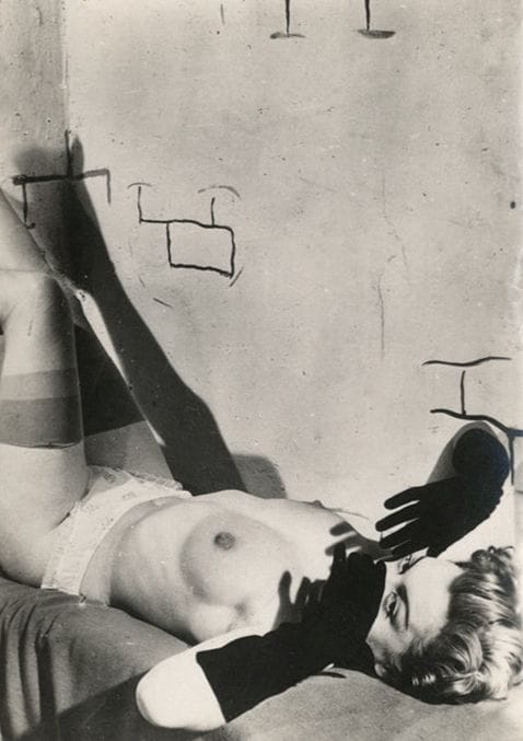 Photographe non identifié
Pin-ups. Nus féminins, c. 1930-1950.
41 épreuves argentiques d'époque.
Formats de : 7 x 7 à 9 x 7 cm