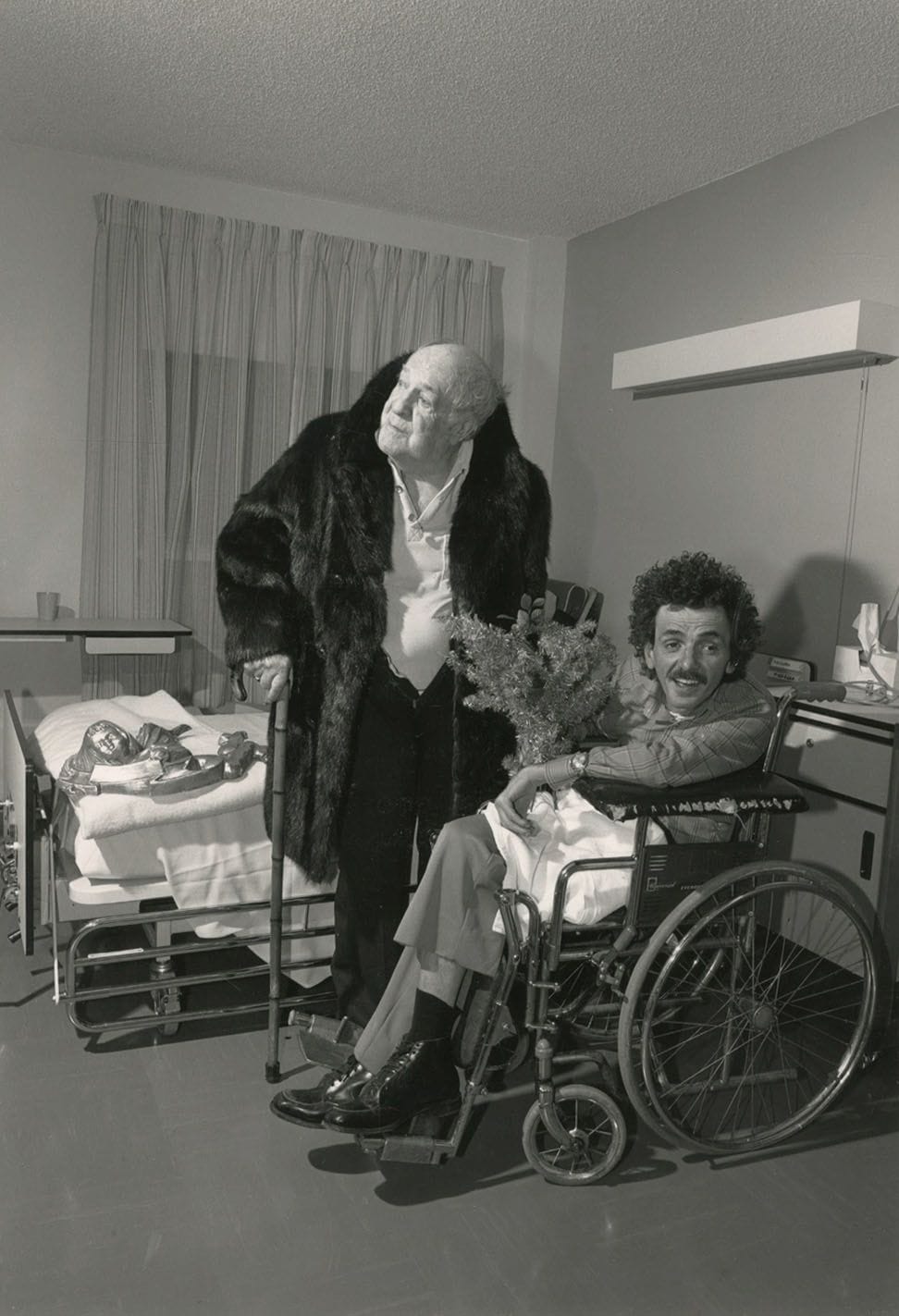 Donigan Cumming (1947)
The stage, 1984.
Épreuve argentique d'époque. Tampon du photographe, date et annotations manuscrites au verso.
Image : 24 x 16,5 cm / Feuille : 25,5 x 18 cm