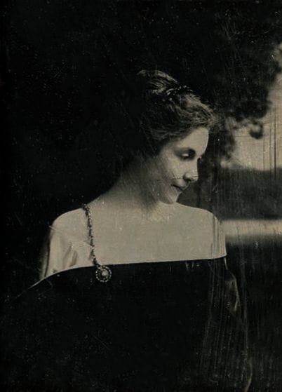 Unidentified Daguerreotypist
Young woman, c. 1900.
1/6th plate daguerreotype, under glass.
8 x 7 cm