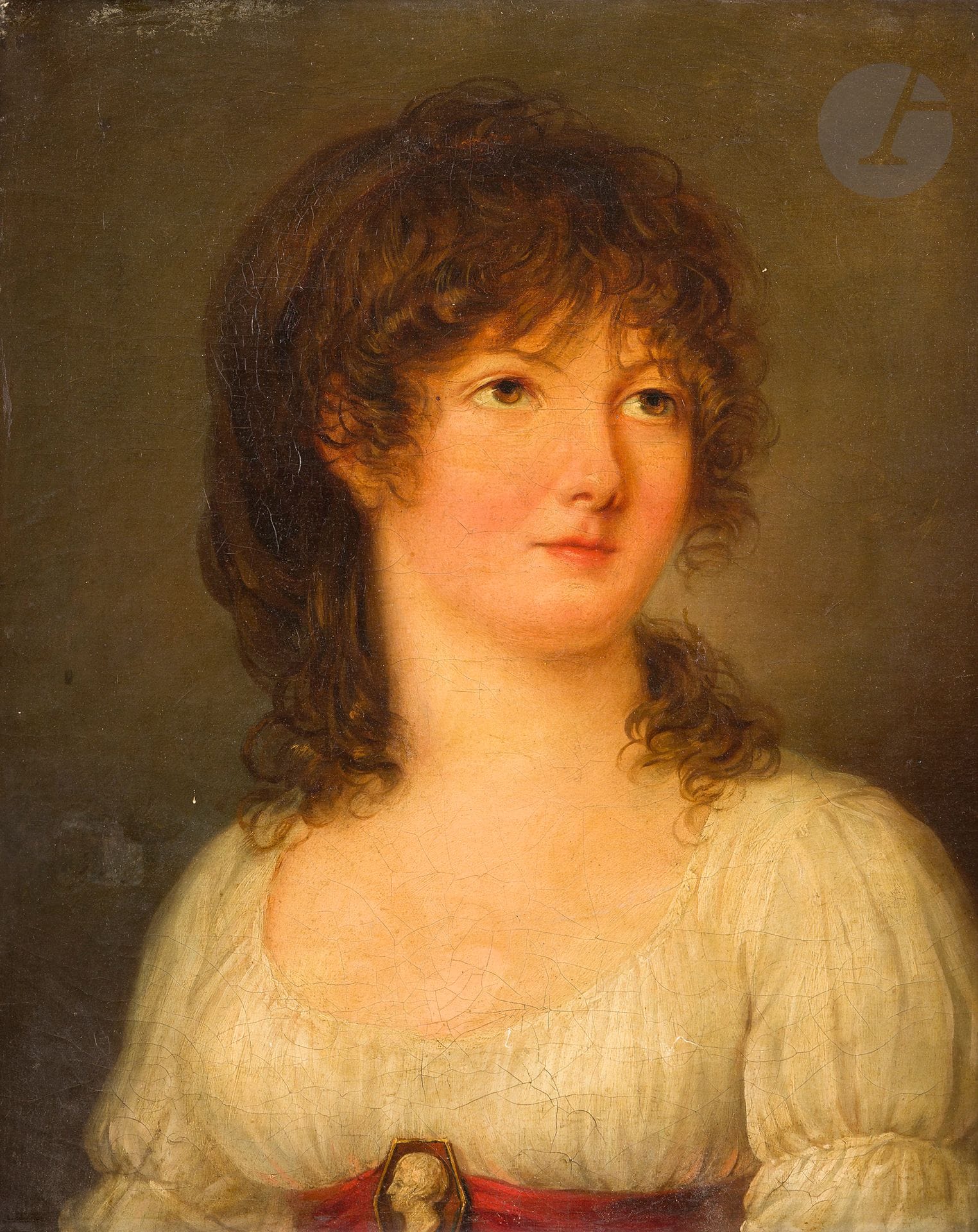 École FRANCAISE vers 1800 
Portrait de jeune femme à la robe blanche 
Toile 
Porte une inscription à gauche " L. Boilly " 
46 x 38 cm
Porte une étiquette au revers du châssis mentionnant une attribution à Louis Léopold Boilly
Porte une étiquette " 20eme " au revers du cadre avec le " n°26 "
(Restaurations anciennes)