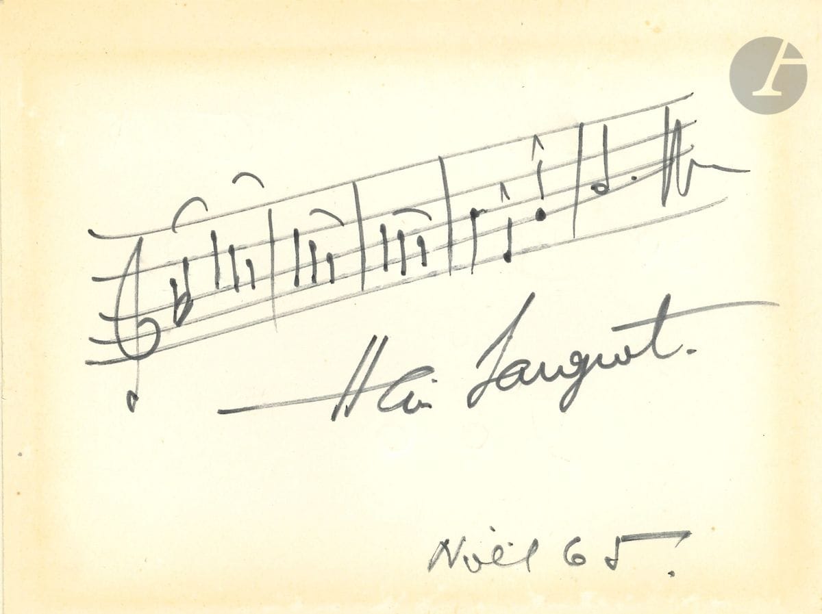 Henri SAUGUET (1901-1989). P.A.S. musicale, Noël 1965 ; carte oblong in-12 recto-verso, montée sous passe-partout avec photo. Thème du ballet Les Forains (5 mesures). Au dos, vœux aux crayons de couleur : Mille vœux de bonheur pour 1966, avec beaucoup de pensées affectueuses pour tout le Chant du Monde .